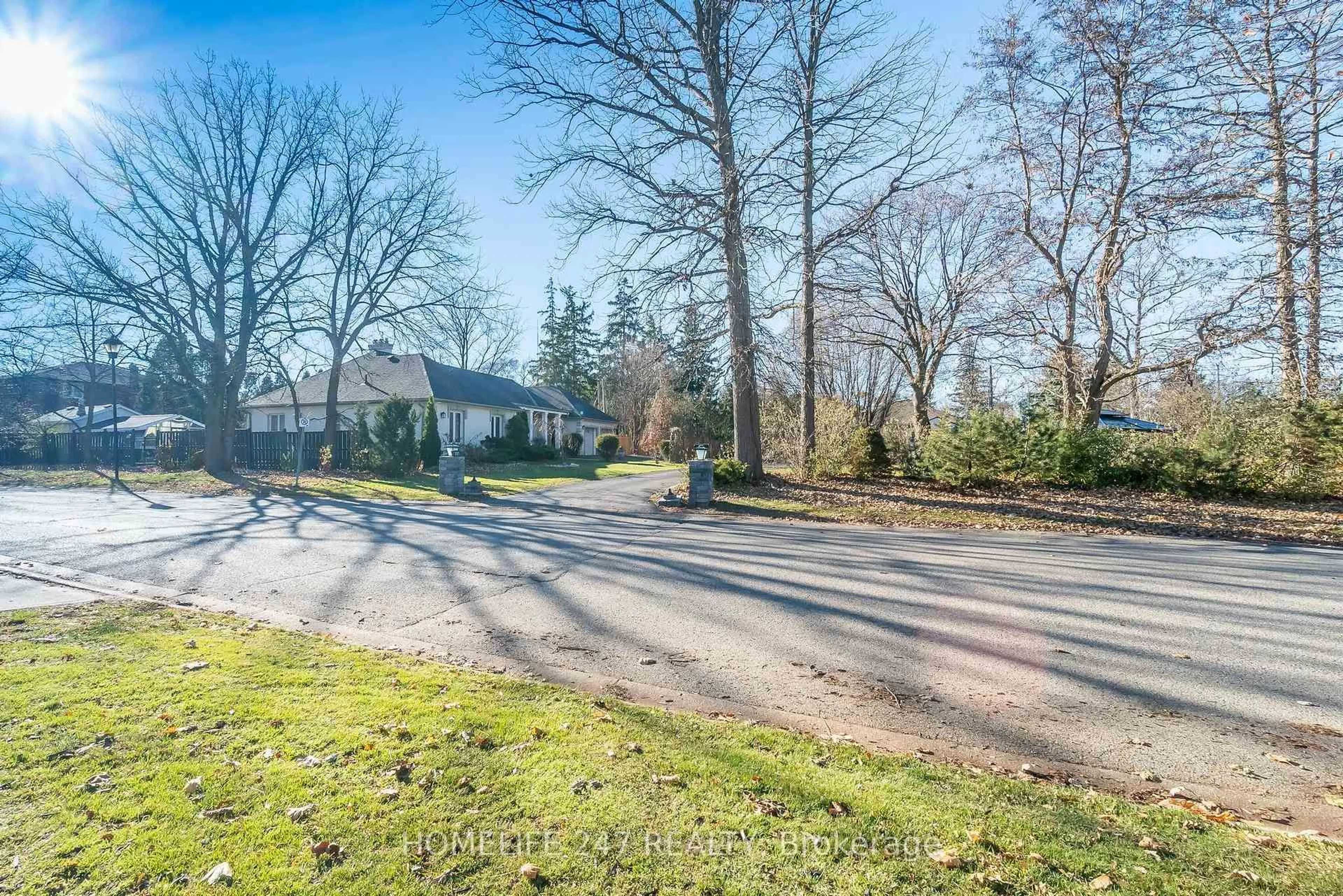 A pic from outside/outdoor area/front of a property/back of a property/a pic from drone, street for 137 COMMISSIONERS Rd, London South Ontario N6C 2S9