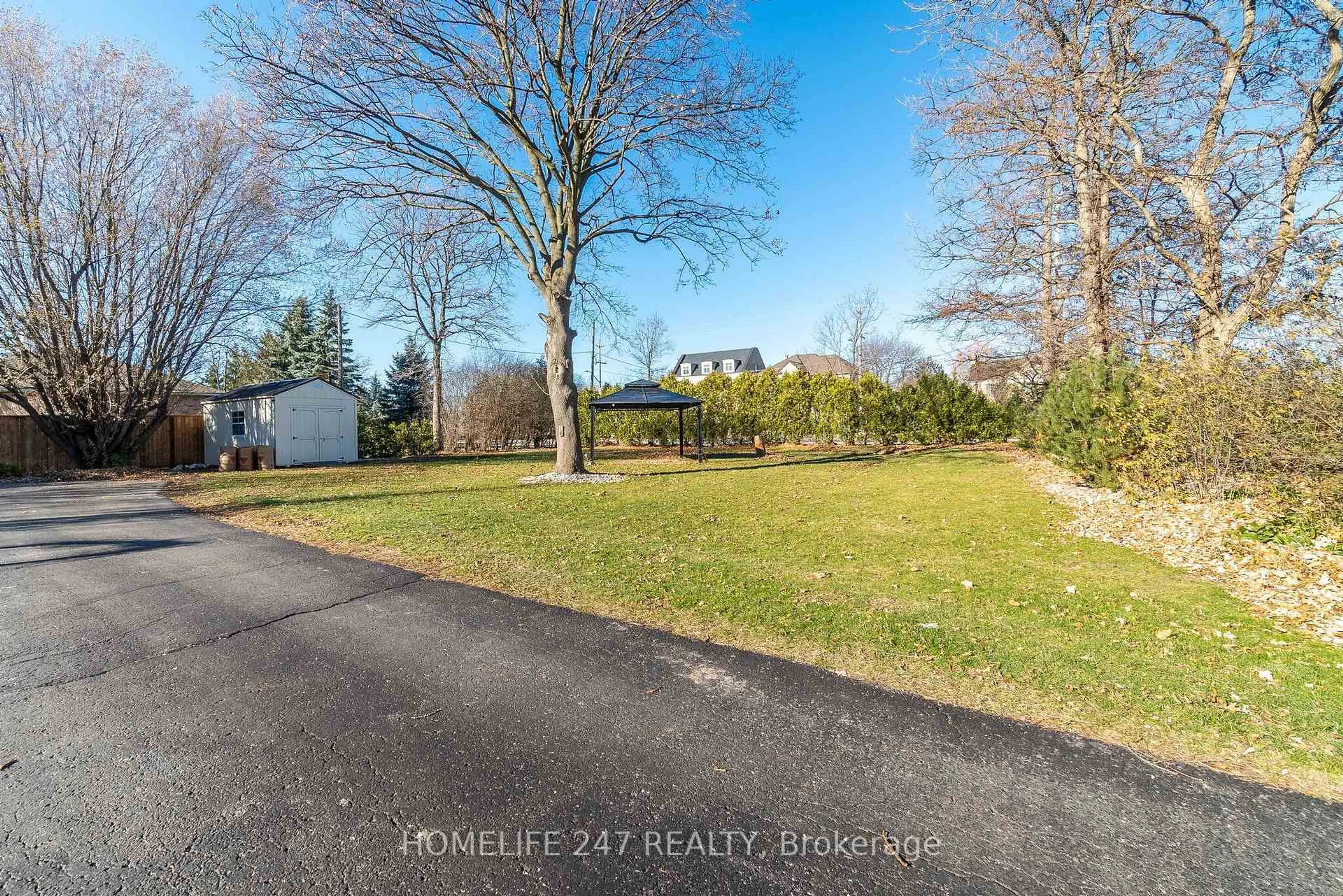 A pic from outside/outdoor area/front of a property/back of a property/a pic from drone, water/lake/river/ocean view for 137 COMMISSIONERS Rd, London South Ontario N6C 2S9
