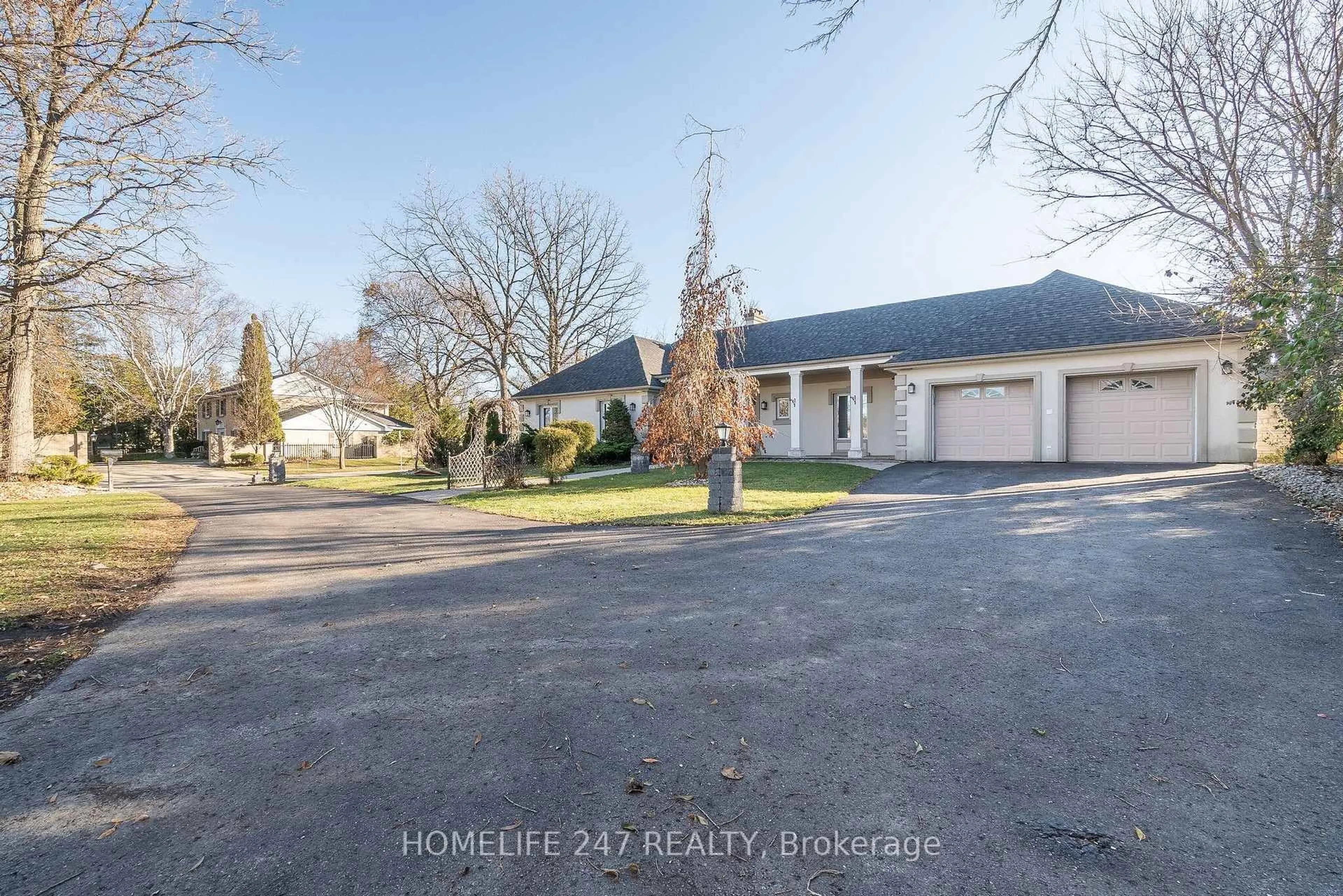 A pic from outside/outdoor area/front of a property/back of a property/a pic from drone, street for 137 COMMISSIONERS Rd, London South Ontario N6C 2S9