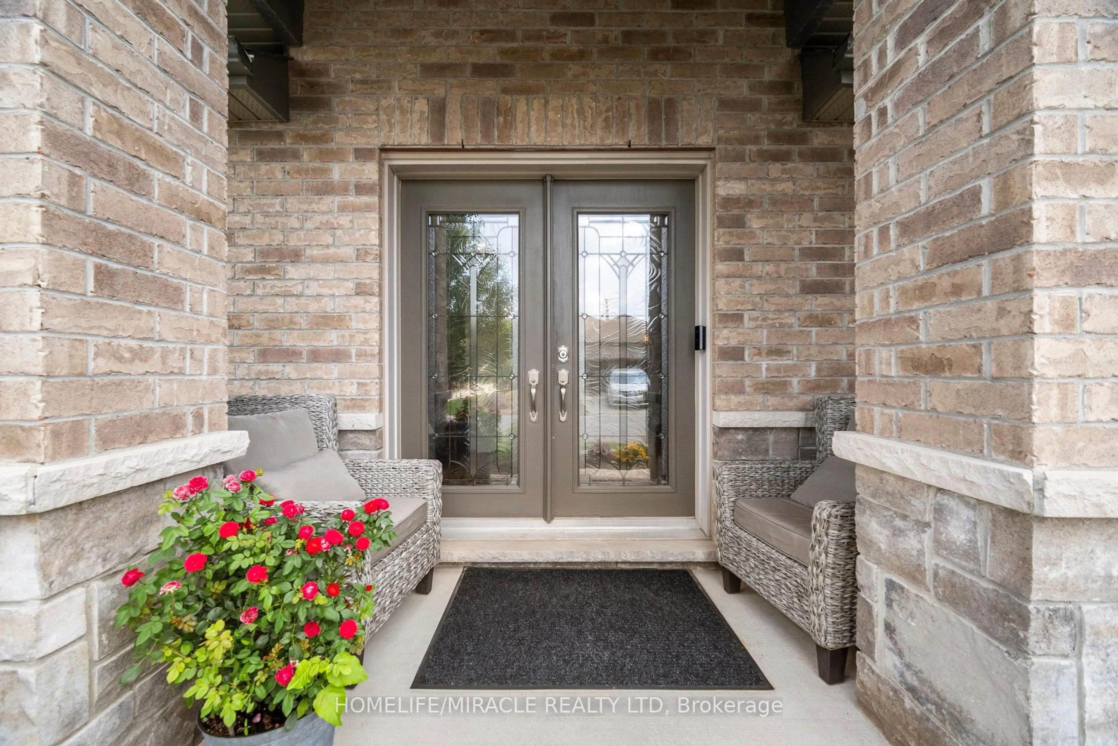 Indoor entryway for 1430 Highbury Ave #6, London East Ontario N5Y 6M4