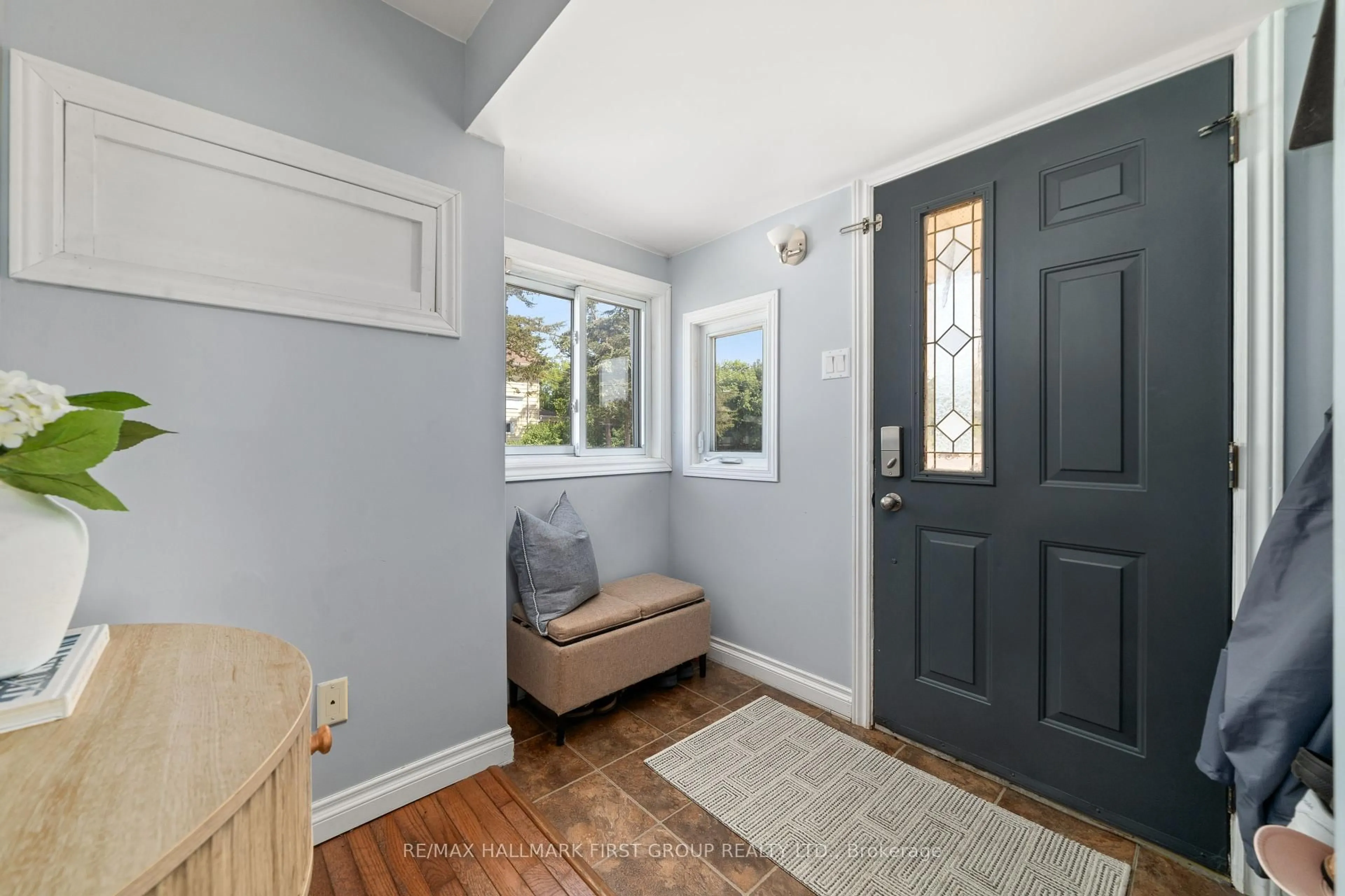 Indoor entryway for 18156 Telephone Rd, Ingleside Ontario K8V 5P4