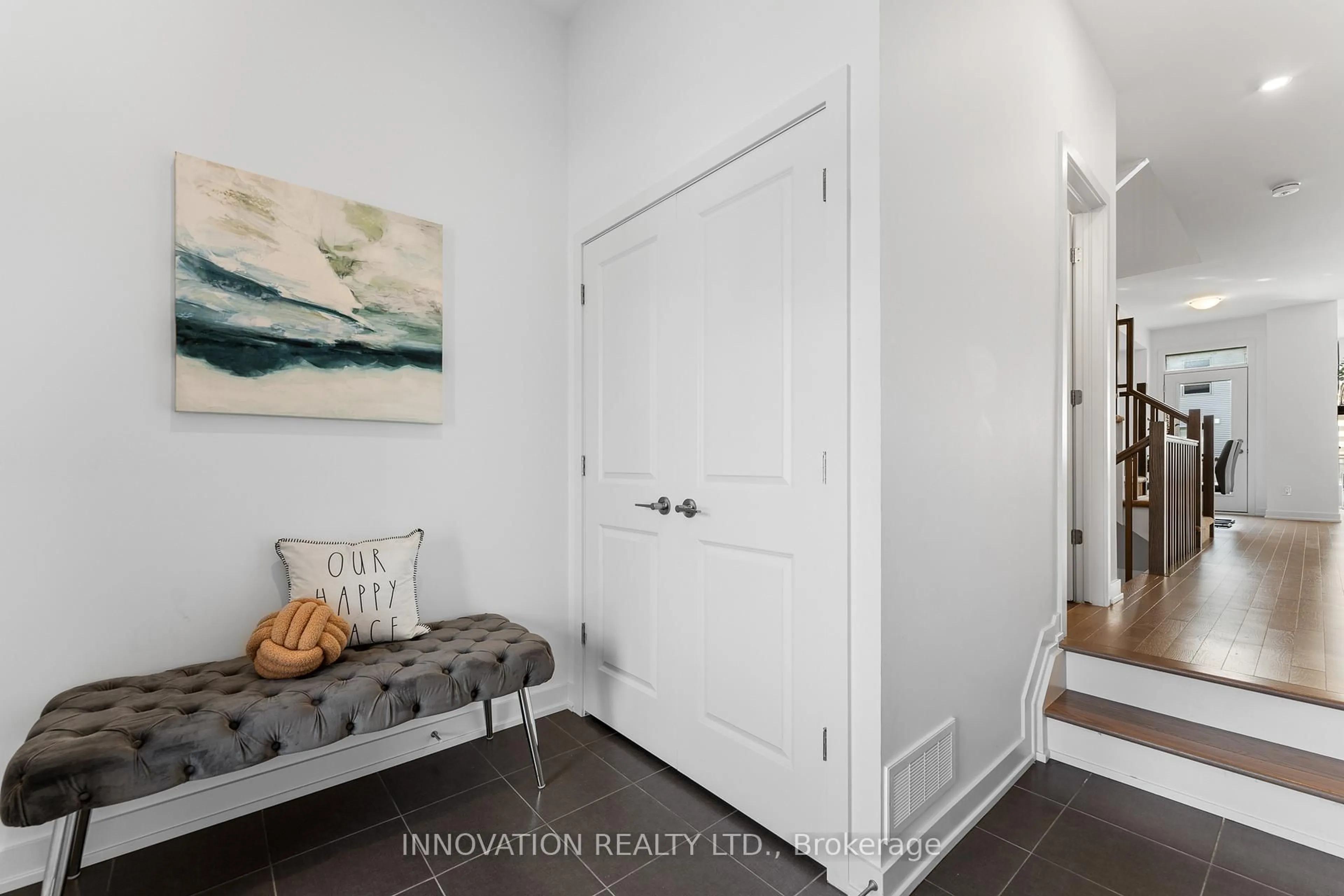 Indoor entryway for 226 Finsbury Ave, Ottawa Ontario K2S 2X9