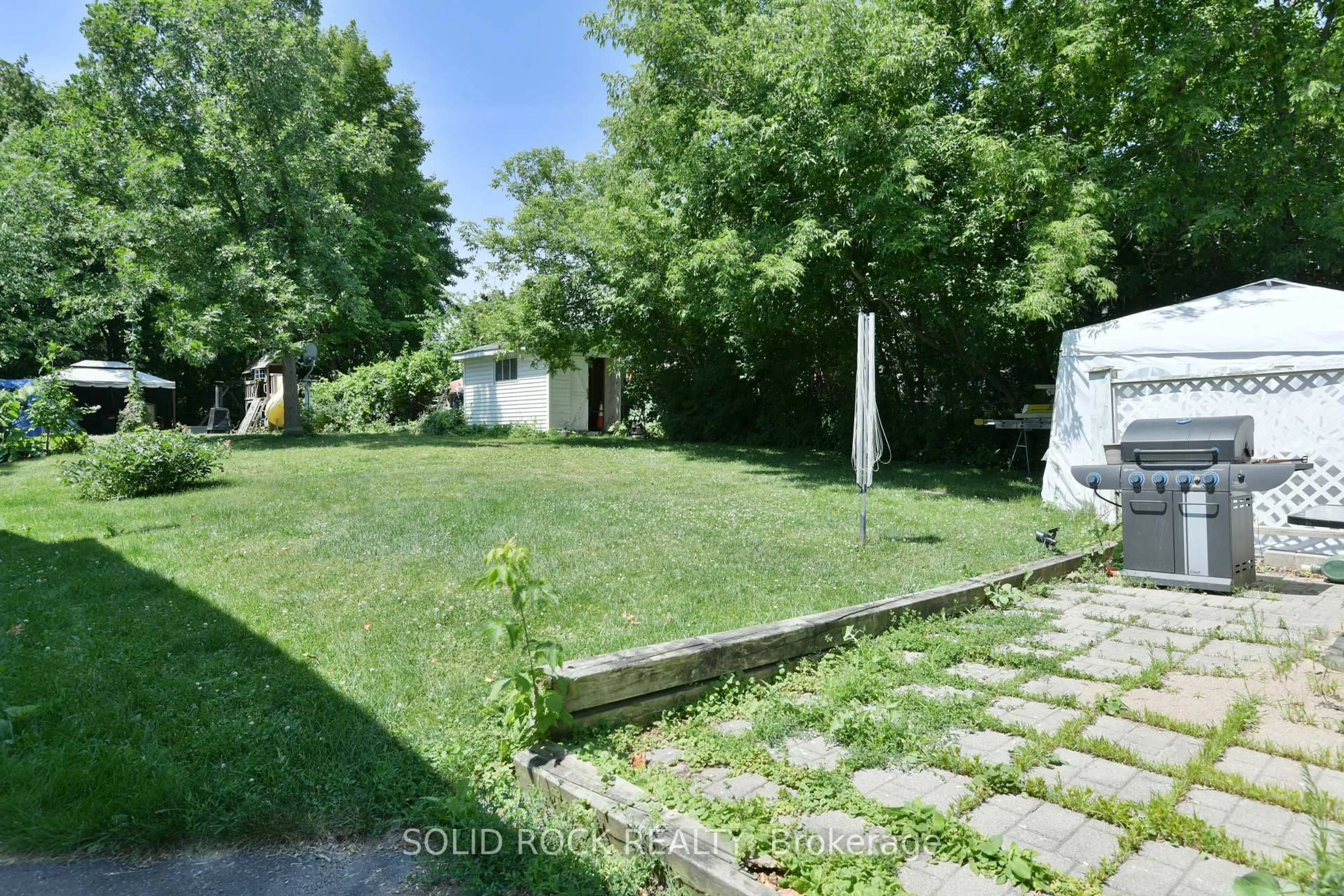 A pic from outside/outdoor area/front of a property/back of a property/a pic from drone, street for 54 William St, Arnprior Ontario K7S 1J9