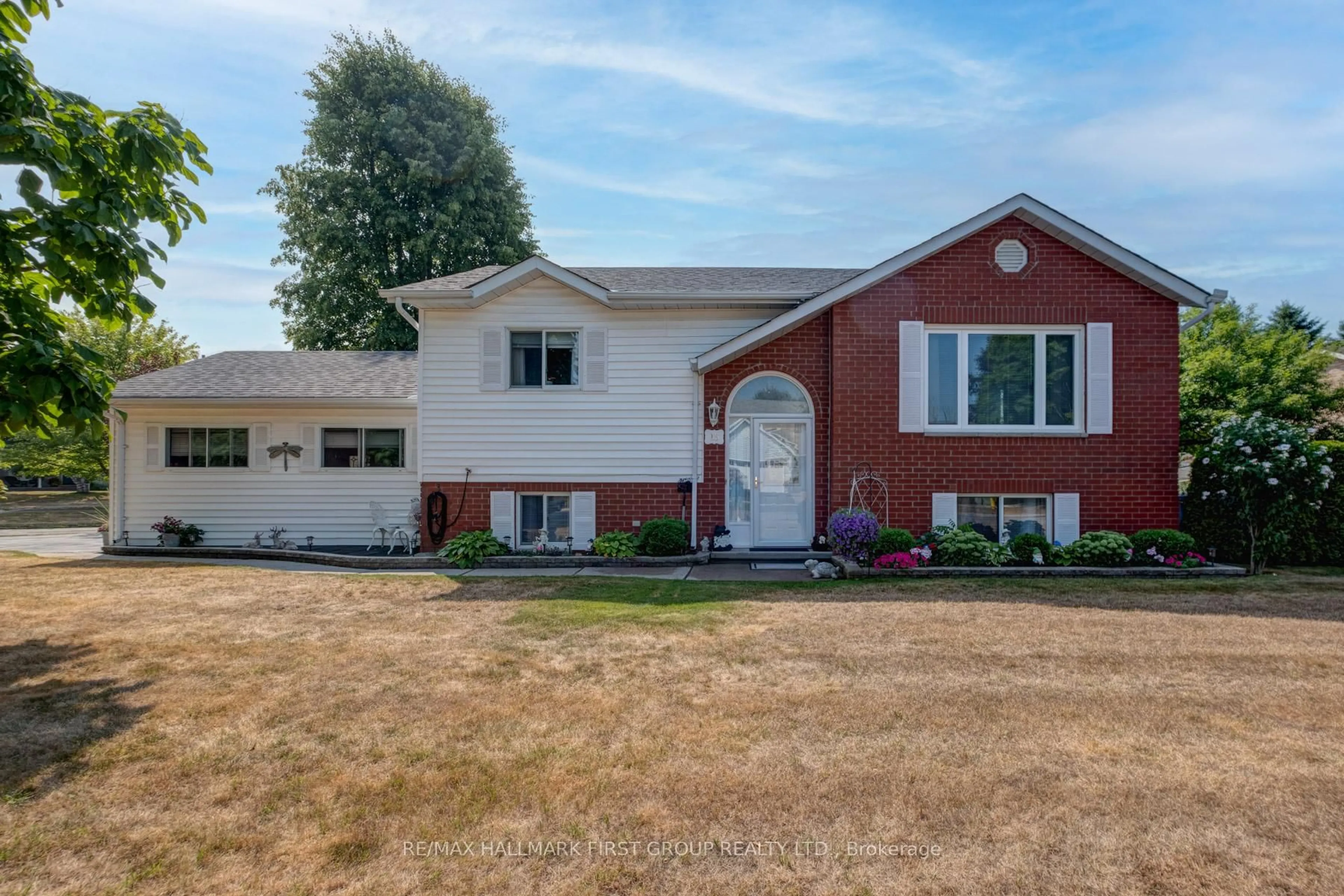 Home with vinyl exterior material, street for 15 Catherine Cres, Brighton Ontario K0K 1H0