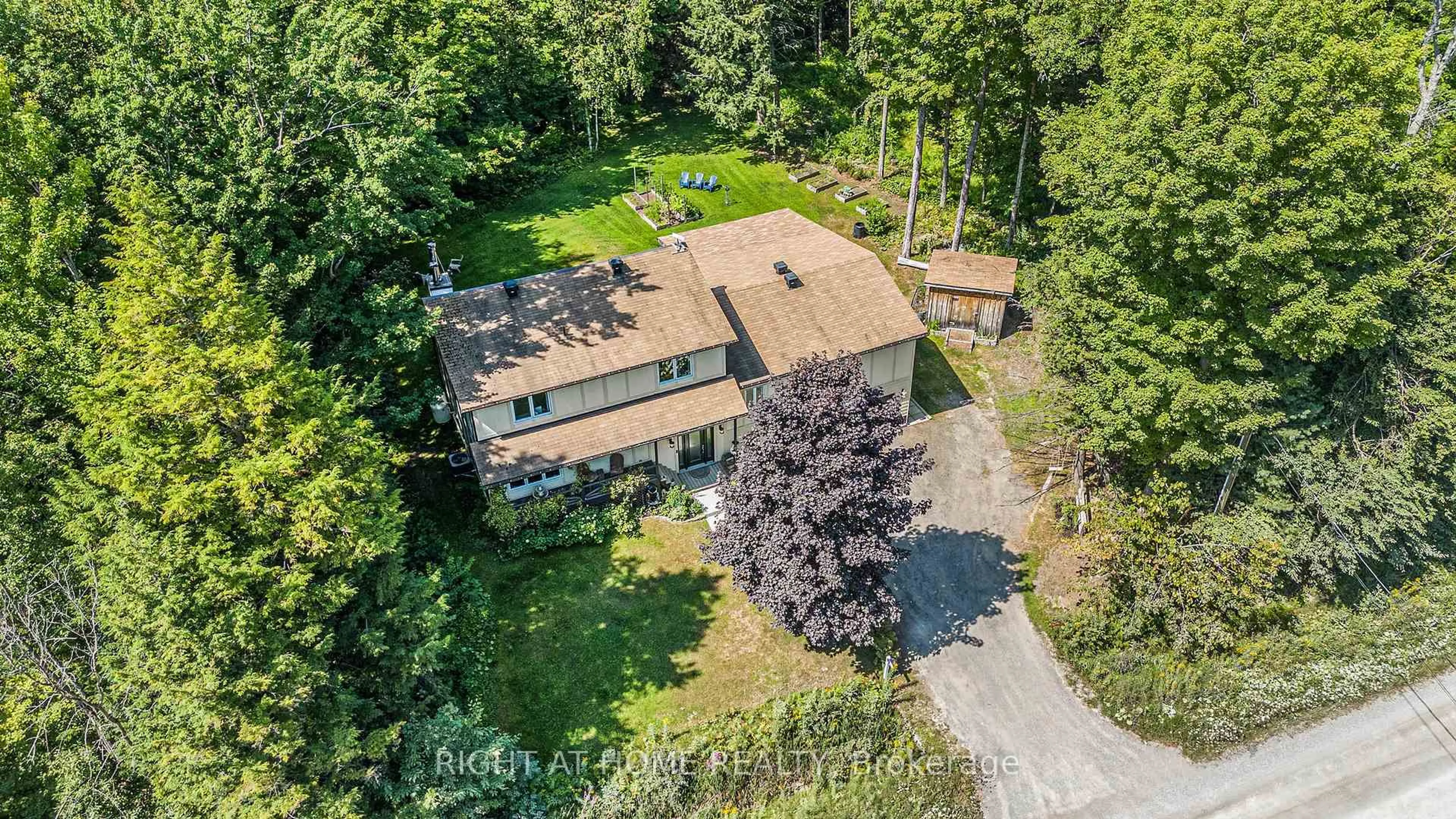 A pic from outside/outdoor area/front of a property/back of a property/a pic from drone, unknown for 2316 Rollin Rd, Clarence-Rockland Ontario K0A 3N0