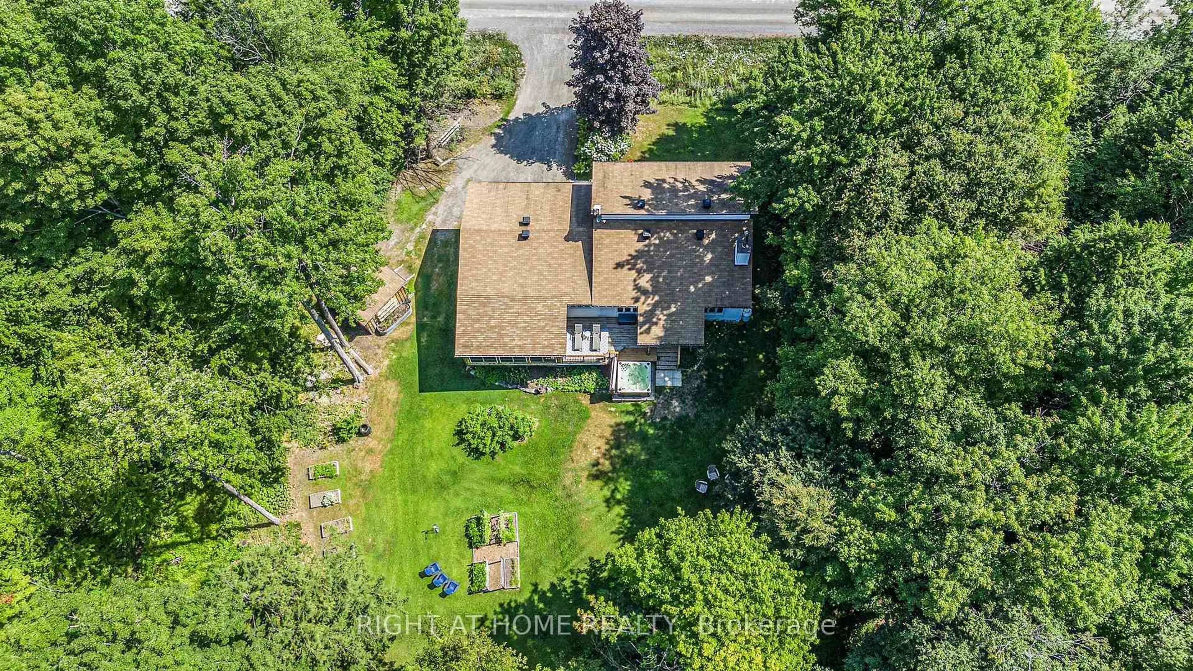 A pic from outside/outdoor area/front of a property/back of a property/a pic from drone, street for 2316 Rollin Rd, Clarence-Rockland Ontario K0A 3N0