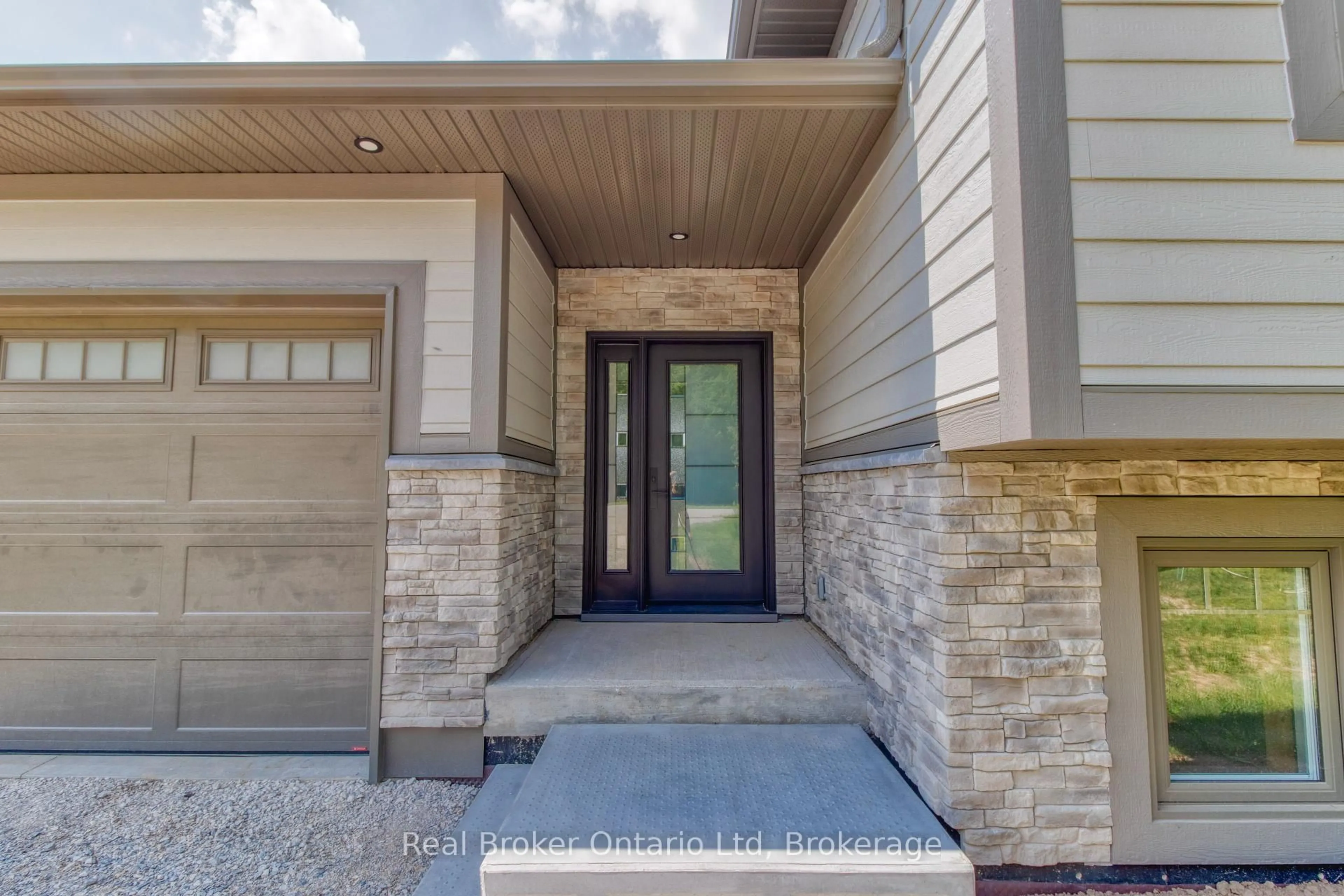 Indoor entryway for 397600 10th Concession Rd, Meaford Ontario N4K 5N8