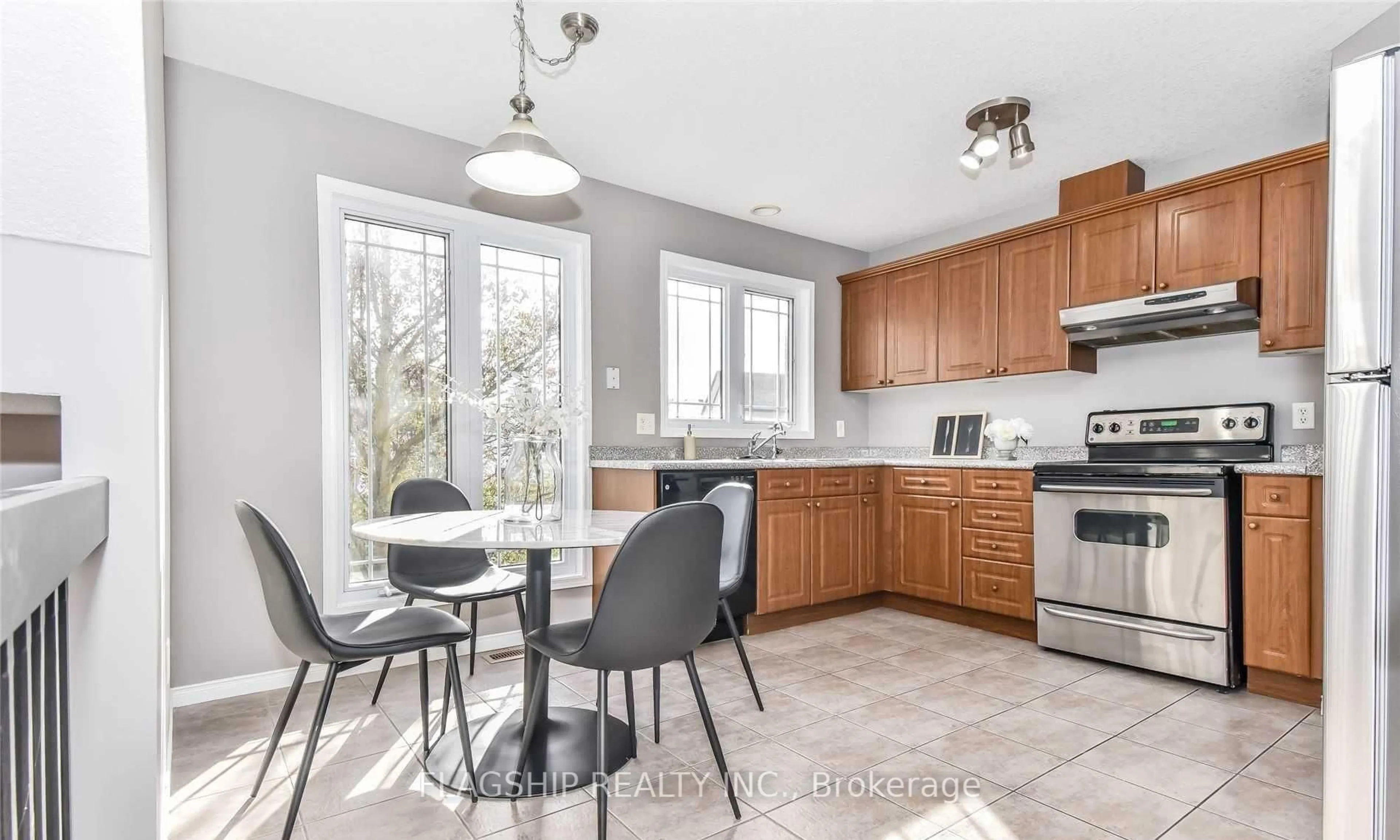 Open concept kitchen, unknown for 14 Bruce St, Cambridge Ontario N1R 8M8
