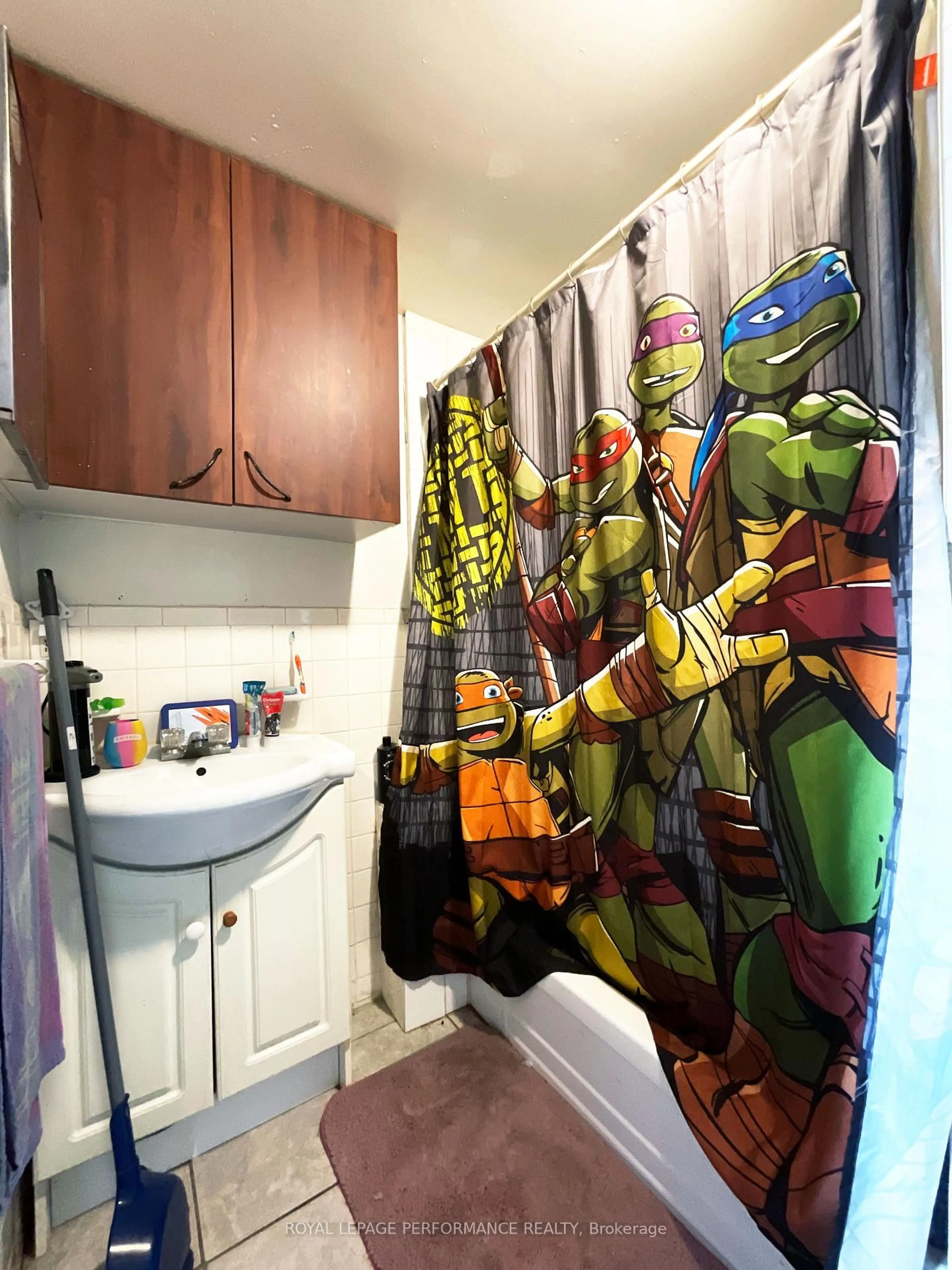 Standard bathroom, ceramic/tile floor for 1312-1314 Main St, Hawkesbury Ontario K6A 1C4