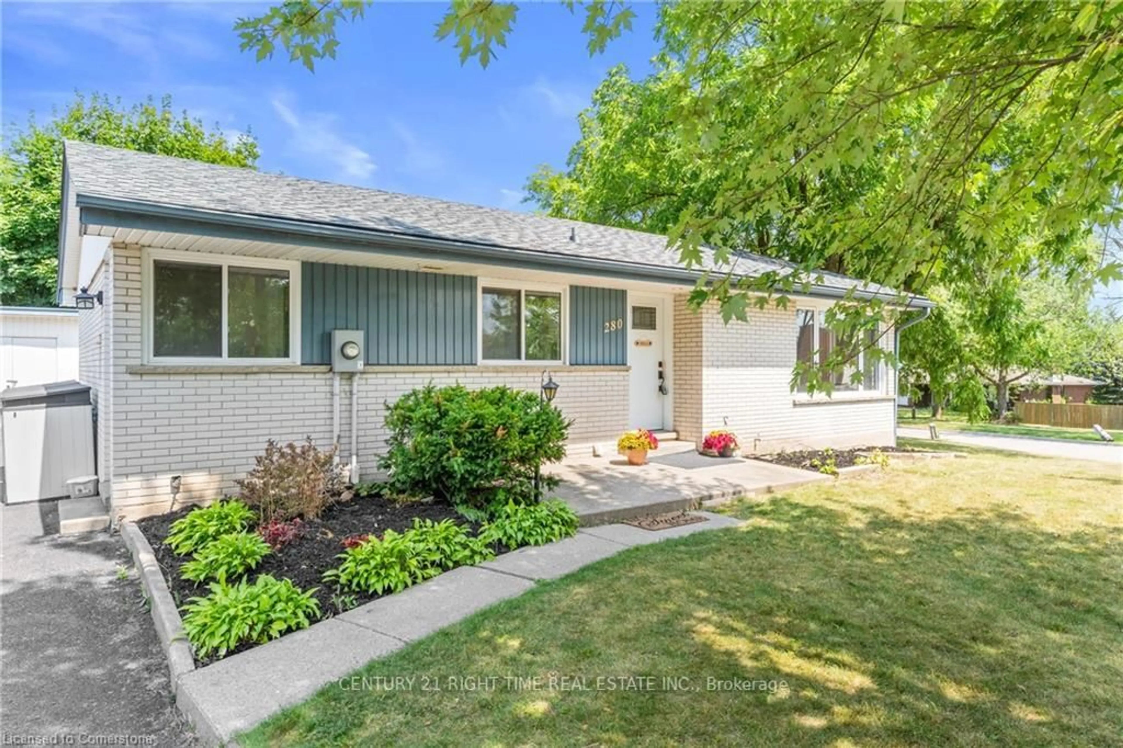 Home with vinyl exterior material, street for 280 DALE Cres, Waterloo Ontario N2J 3Y3