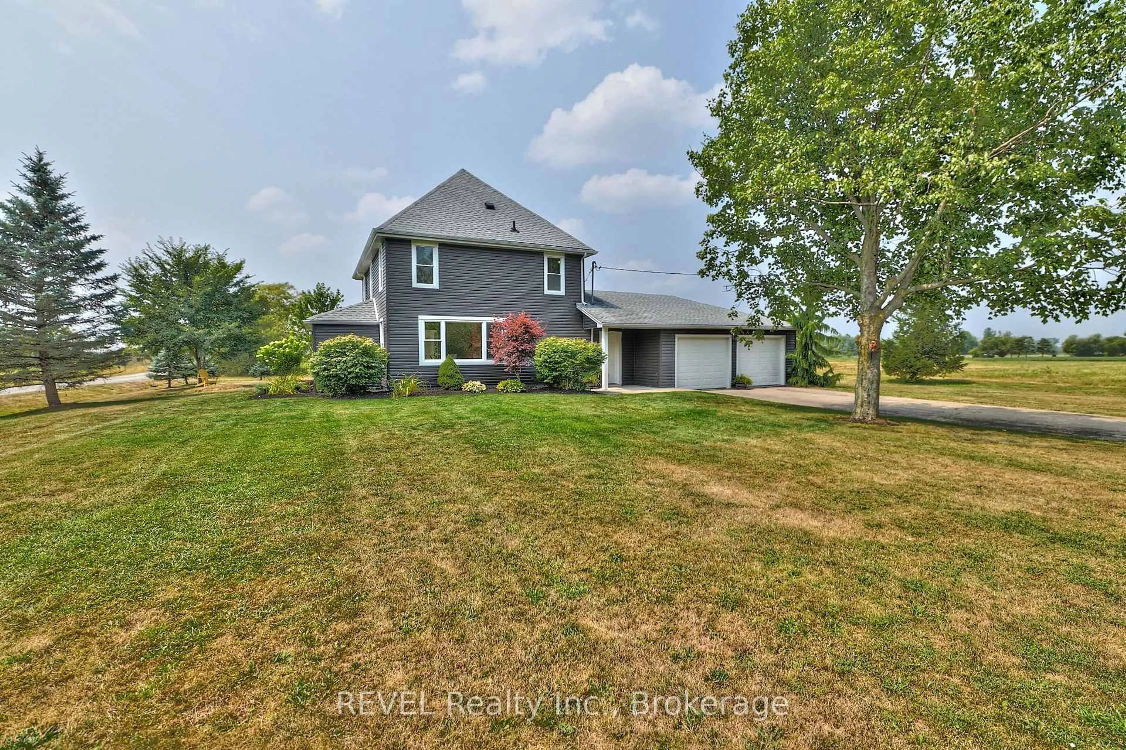 A pic from outside/outdoor area/front of a property/back of a property/a pic from drone, water/lake/river/ocean view for 13717 Ort Rd, Niagara Falls Ontario L2H 2M3