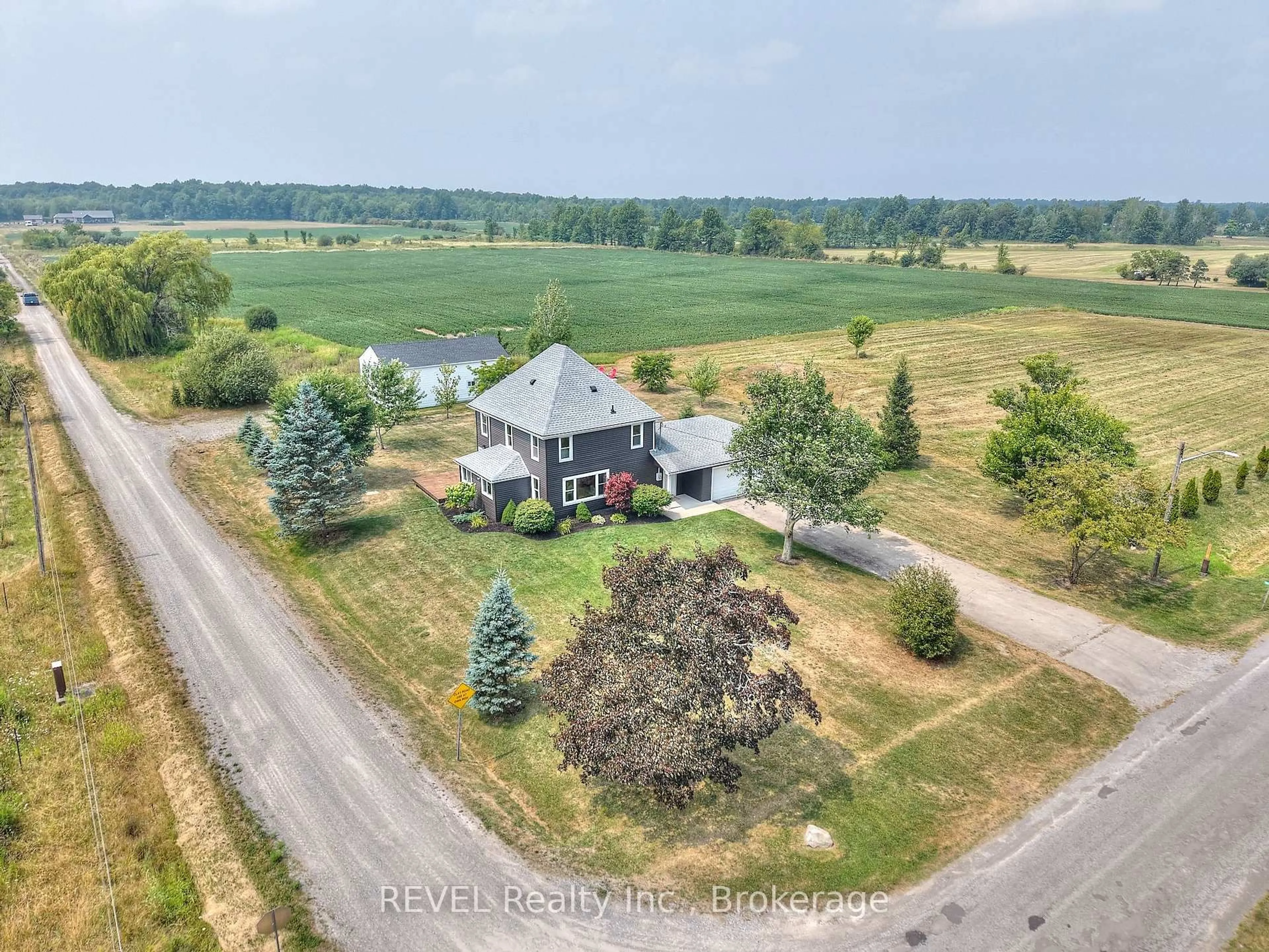A pic from outside/outdoor area/front of a property/back of a property/a pic from drone, unknown for 13717 Ort Rd, Niagara Falls Ontario L2H 2M3