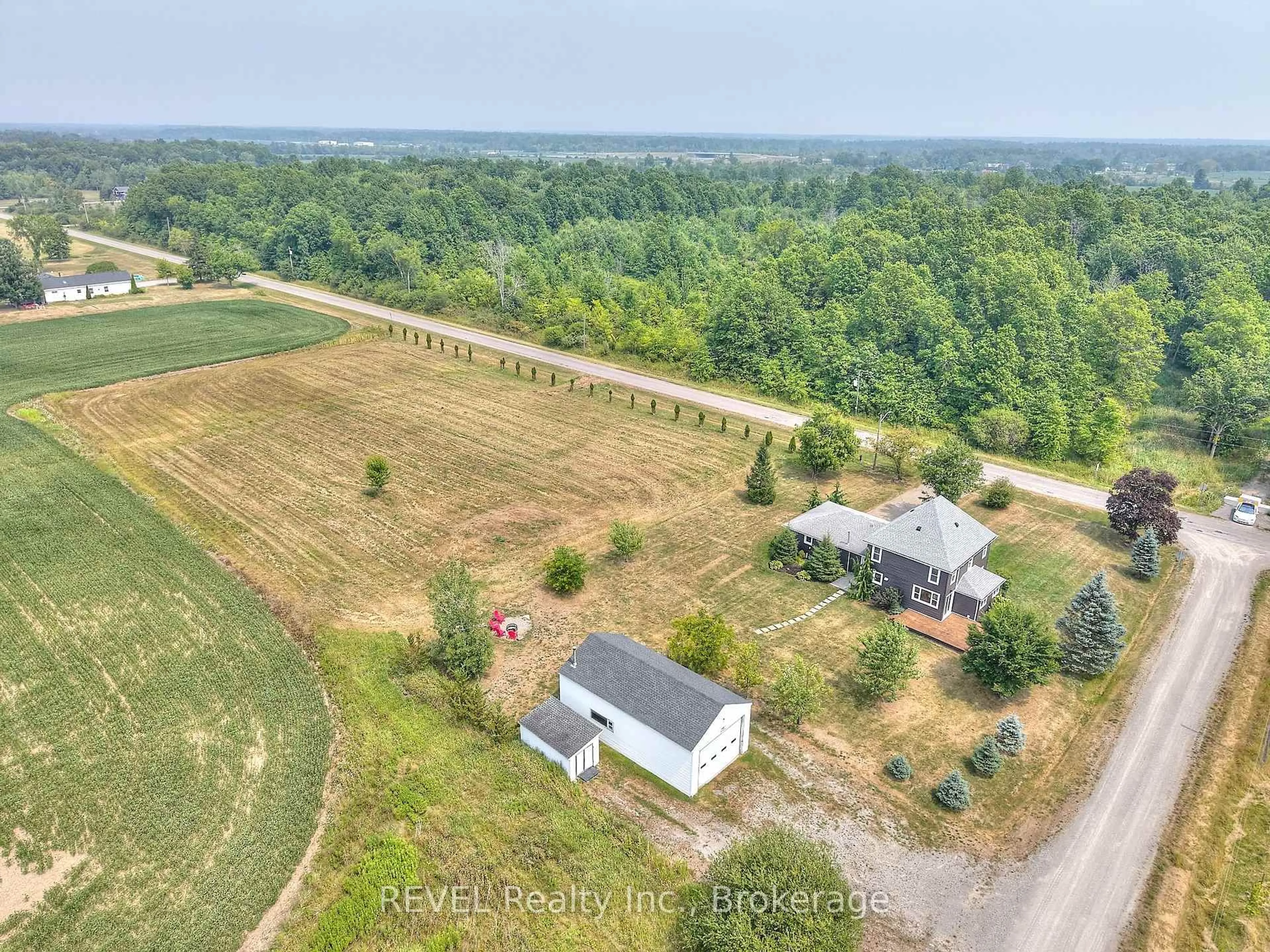 A pic from outside/outdoor area/front of a property/back of a property/a pic from drone, unknown for 13717 Ort Rd, Niagara Falls Ontario L2H 2M3