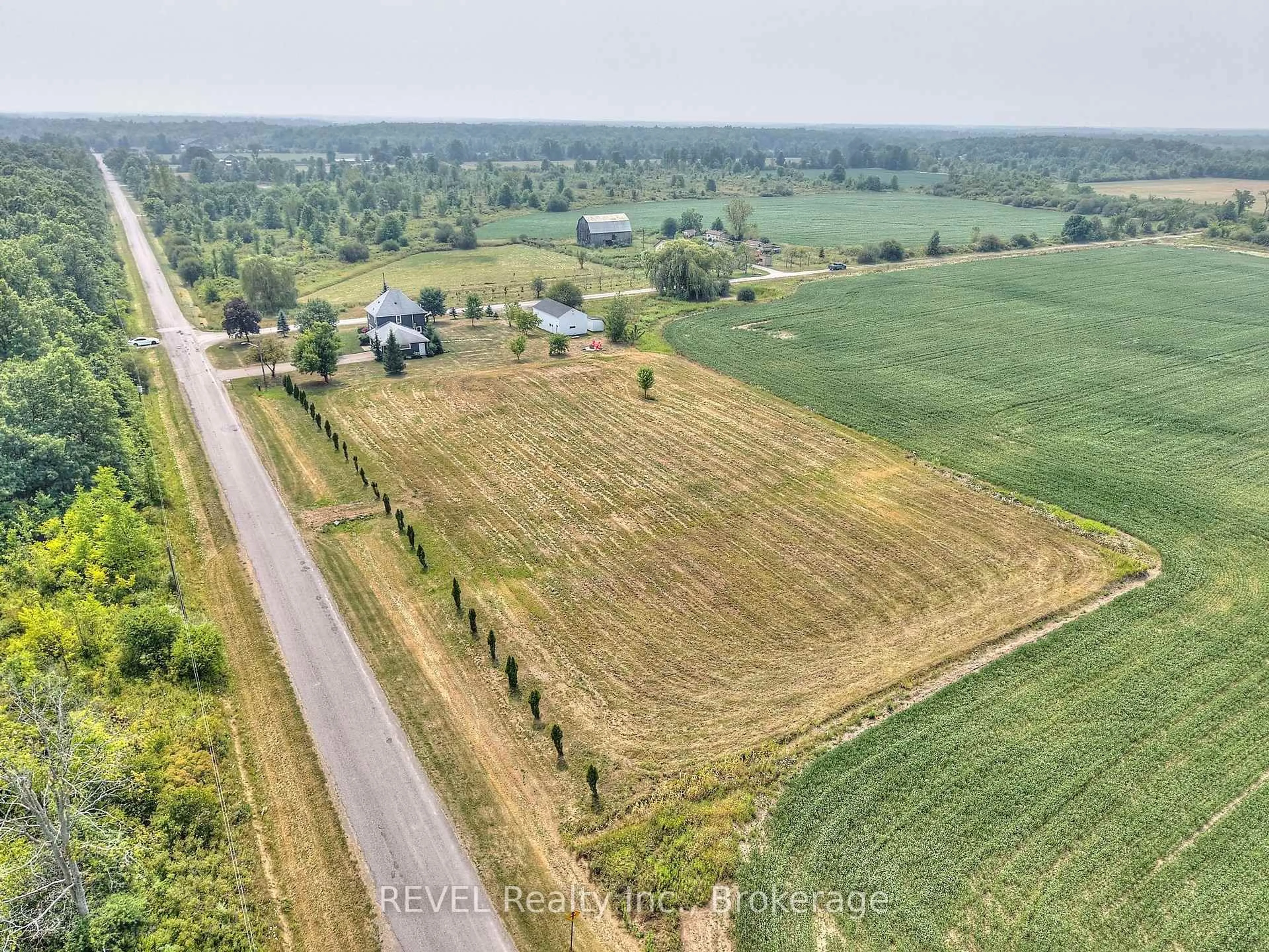 A pic from outside/outdoor area/front of a property/back of a property/a pic from drone, unknown for 13717 Ort Rd, Niagara Falls Ontario L2H 2M3