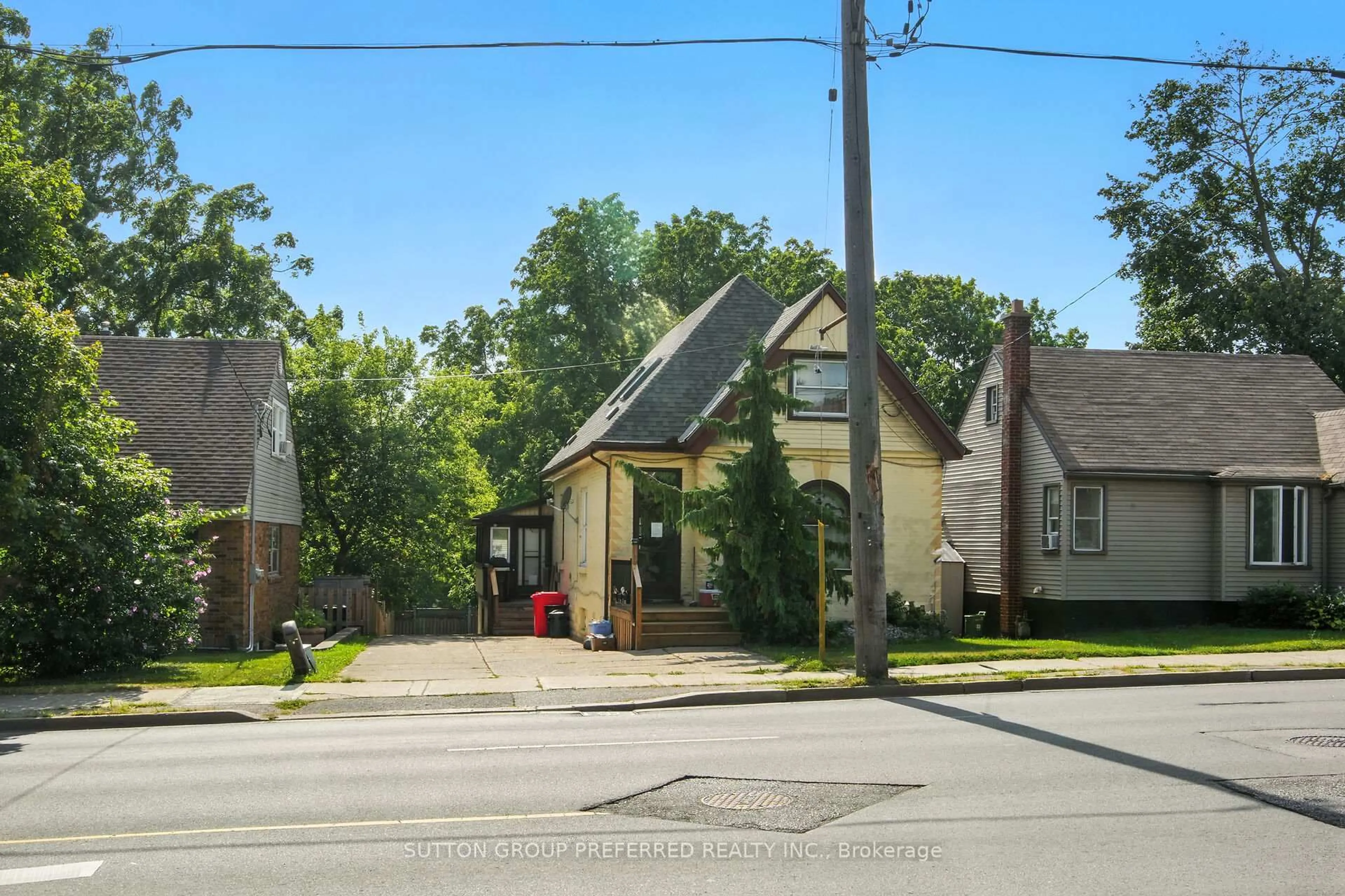 Unknown for 583 Highbury Ave, London East Ontario N5W 4K6