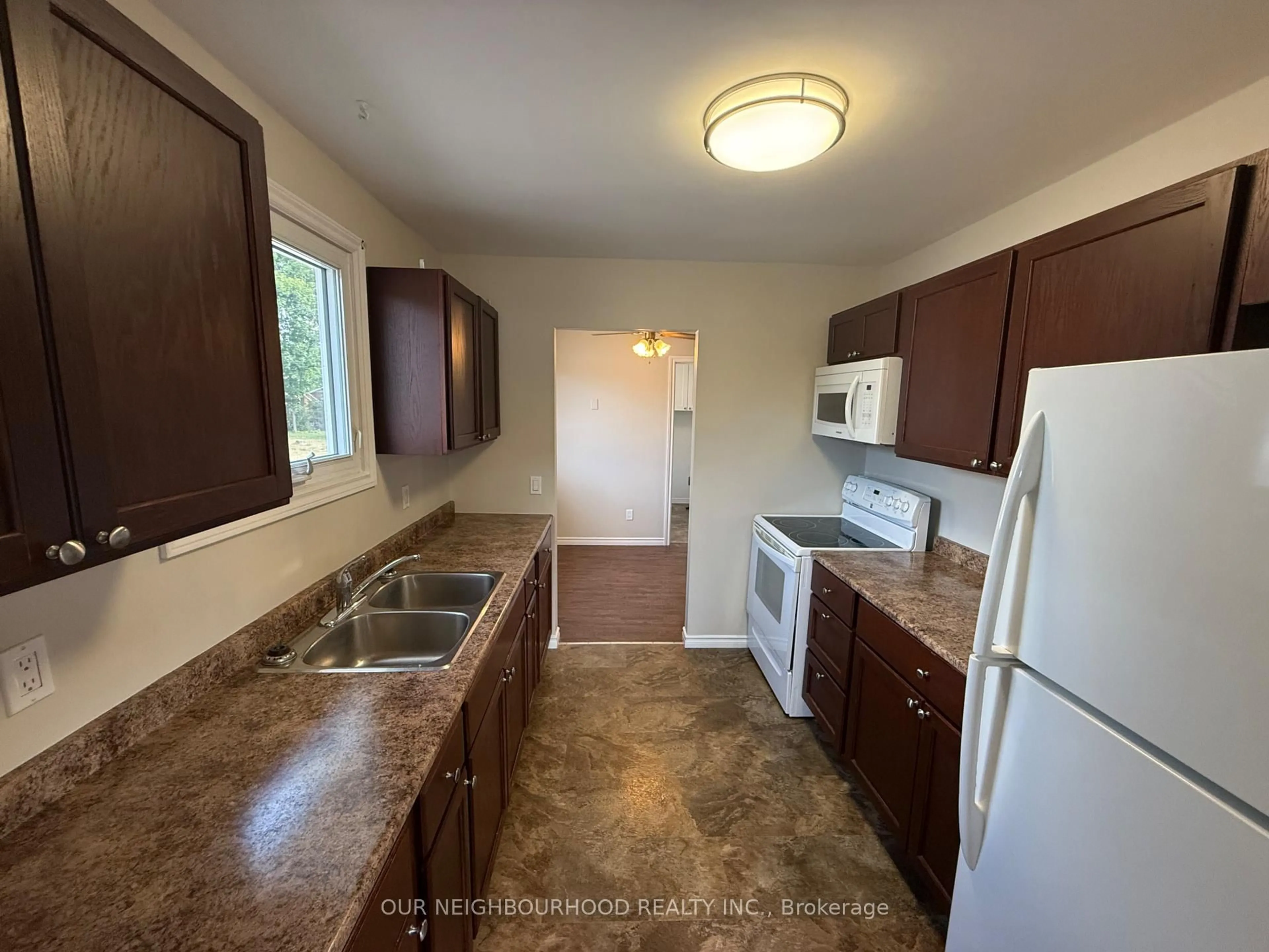 Standard kitchen, unknown for 86 Madoc St, Limoges Ontario K0K 2M0