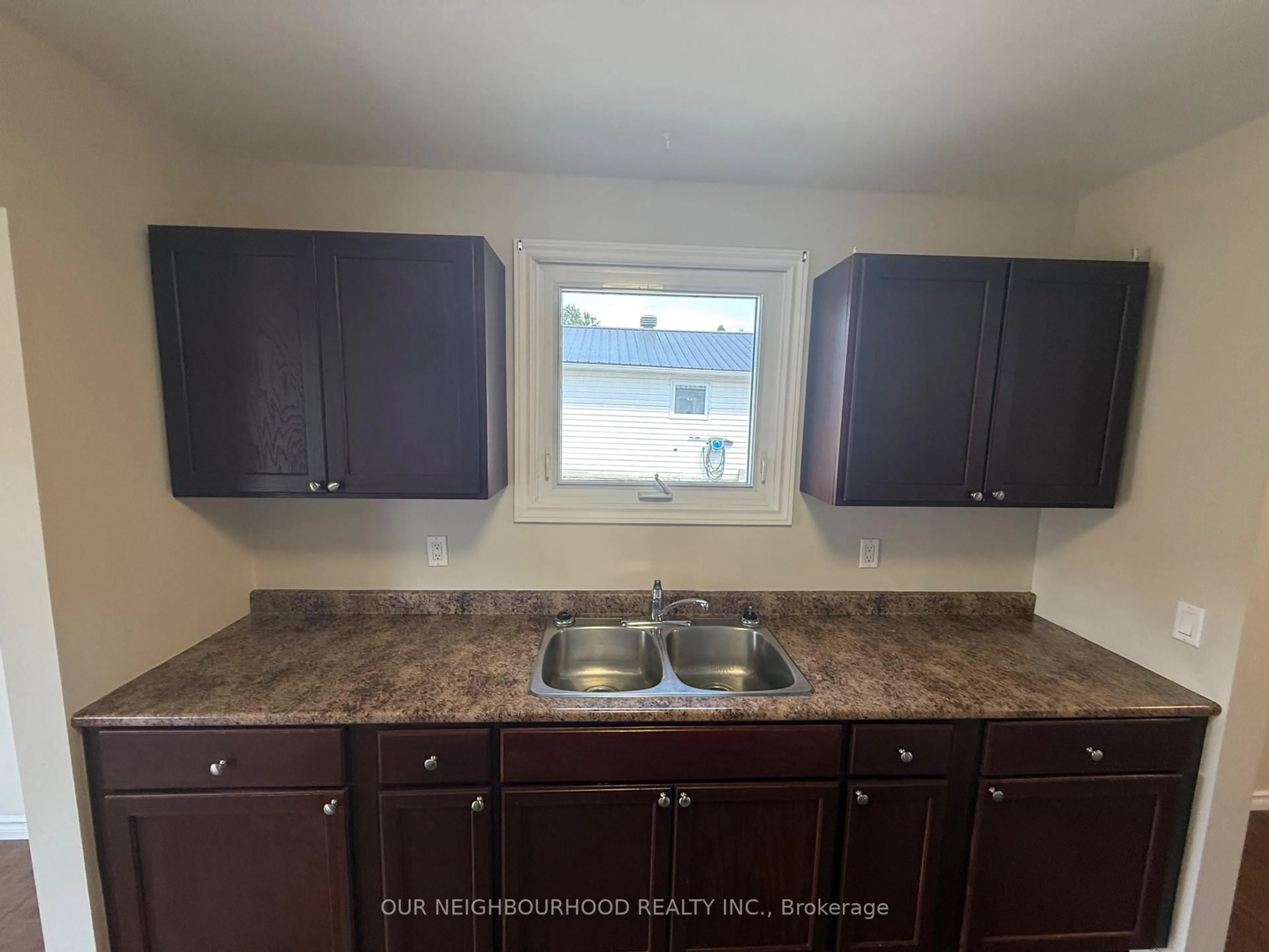 Standard kitchen, unknown for 86 Madoc St, Limoges Ontario K0K 2M0