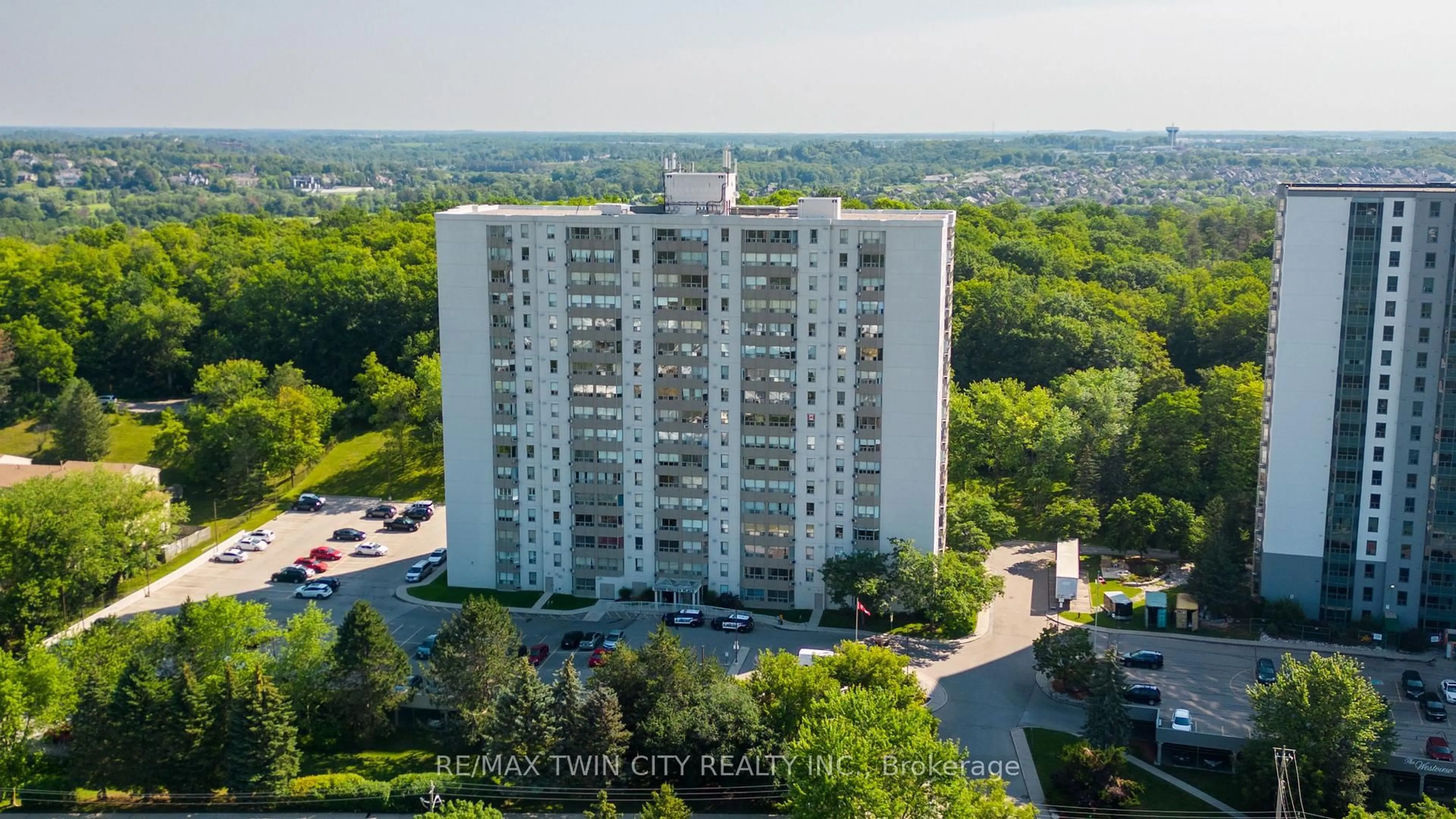 A pic from outside/outdoor area/front of a property/back of a property/a pic from drone, city buildings view from balcony for 35 Green Valley Dr #211, Kitchener Ontario N2P 2A5