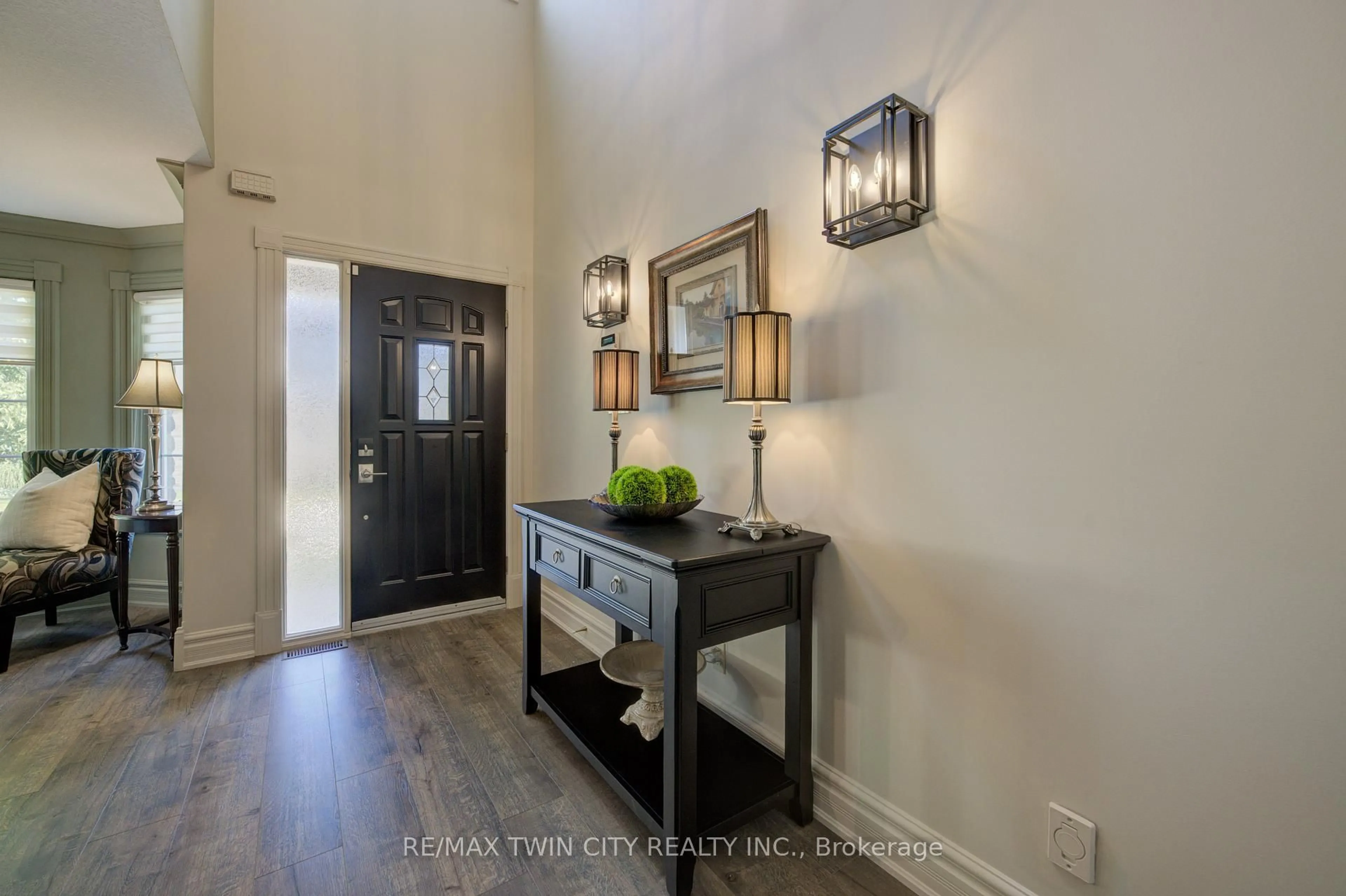Indoor entryway for 350 Doon Valley Dr #9G, Kitchener Ontario N2P 2M9