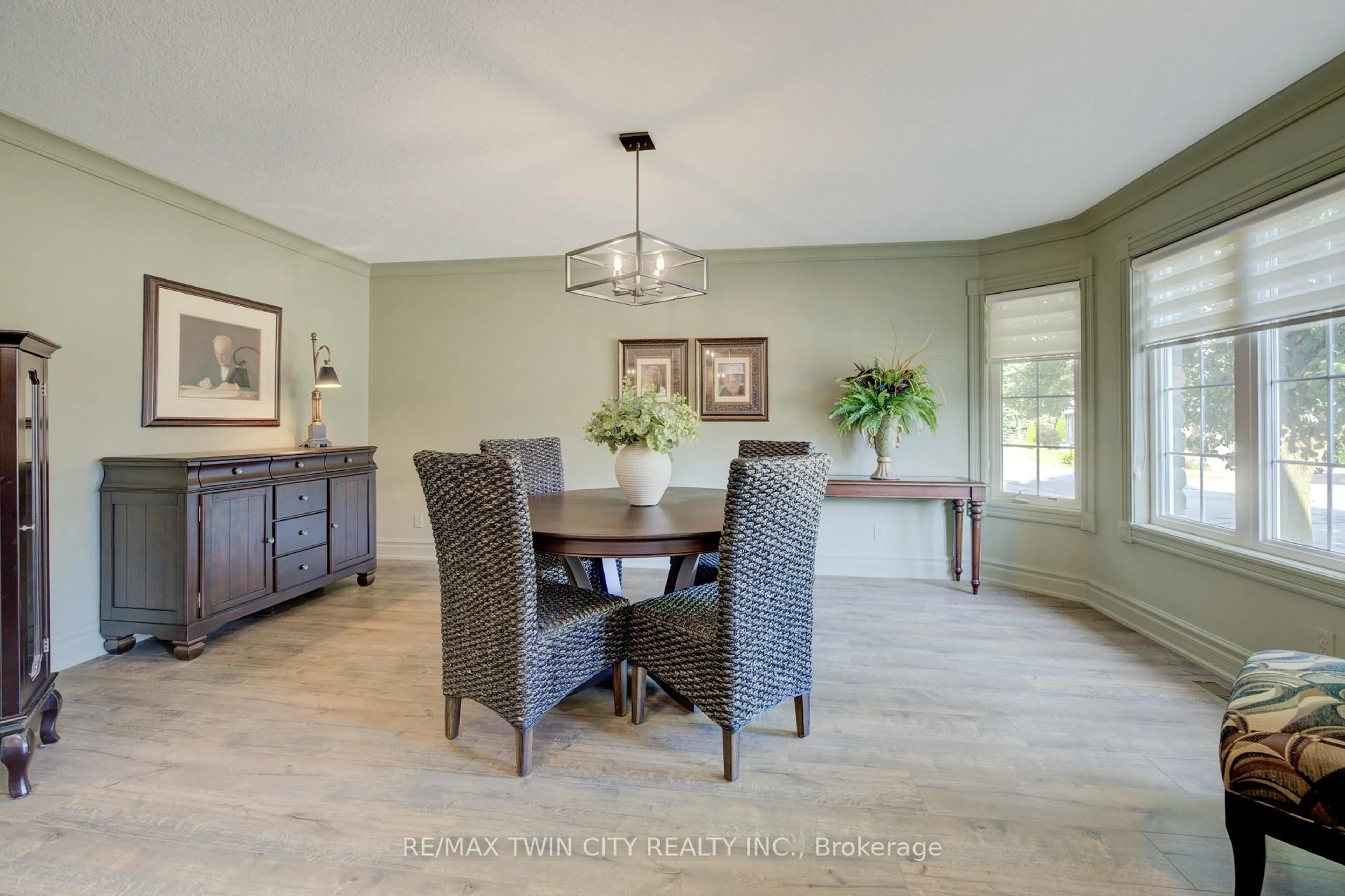 Dining room, ceramic/tile floor for 350 Doon Valley Dr #9G, Kitchener Ontario N2P 2M9
