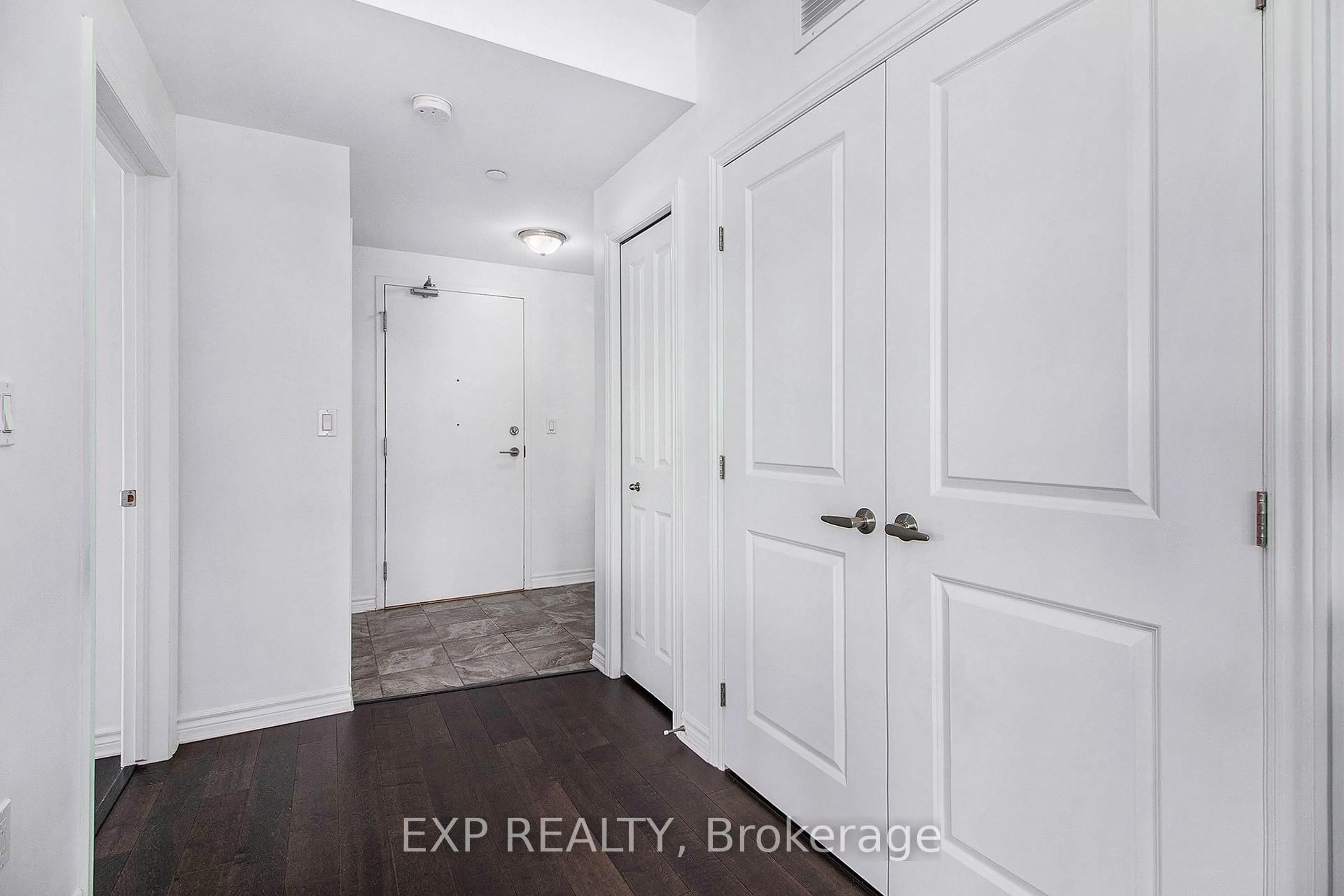 Indoor entryway for 120 Prestige Circ #202, Ottawa Ontario K4A 1B4