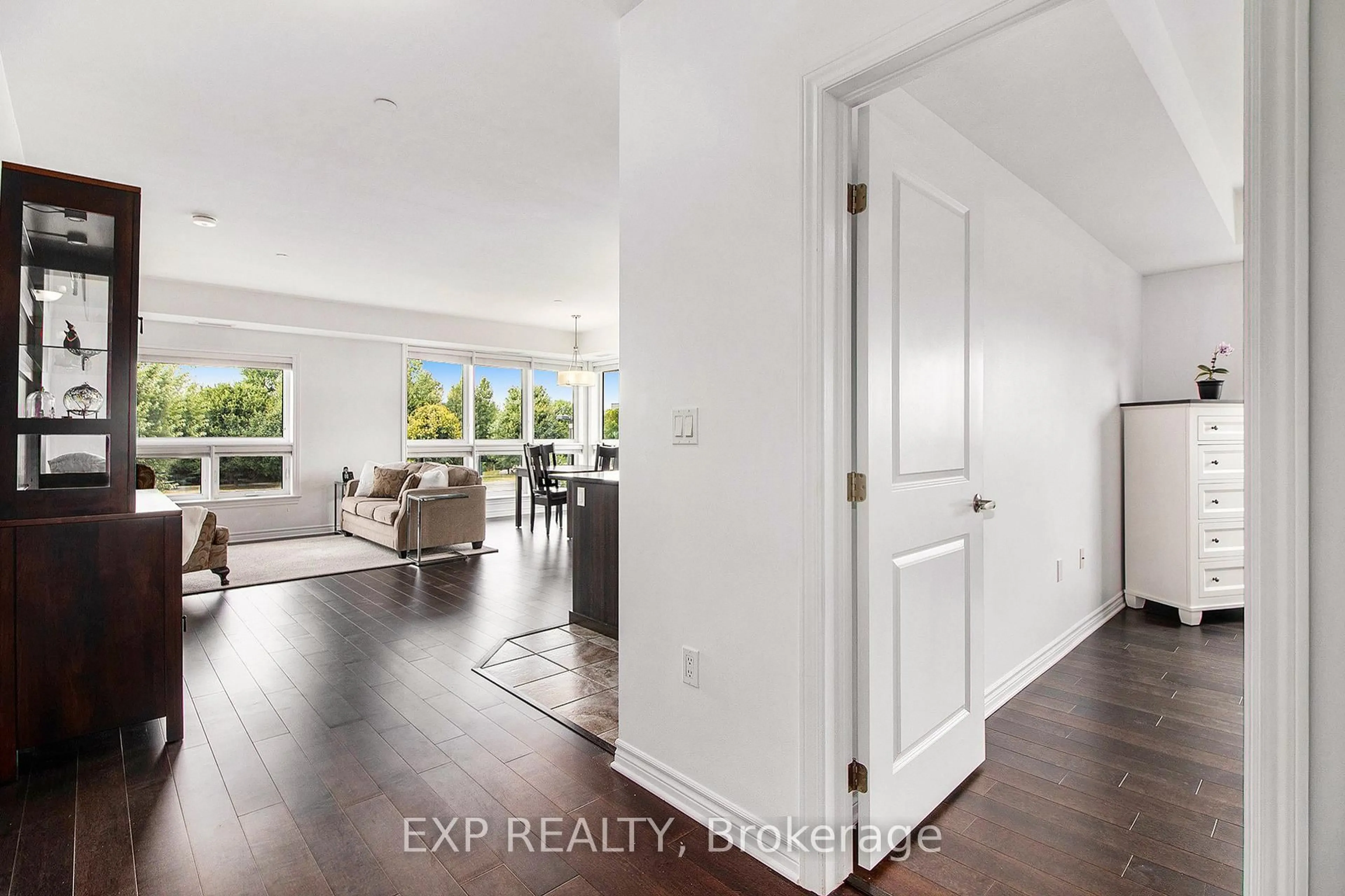 Indoor entryway for 120 Prestige Circ #202, Ottawa Ontario K4A 1B4