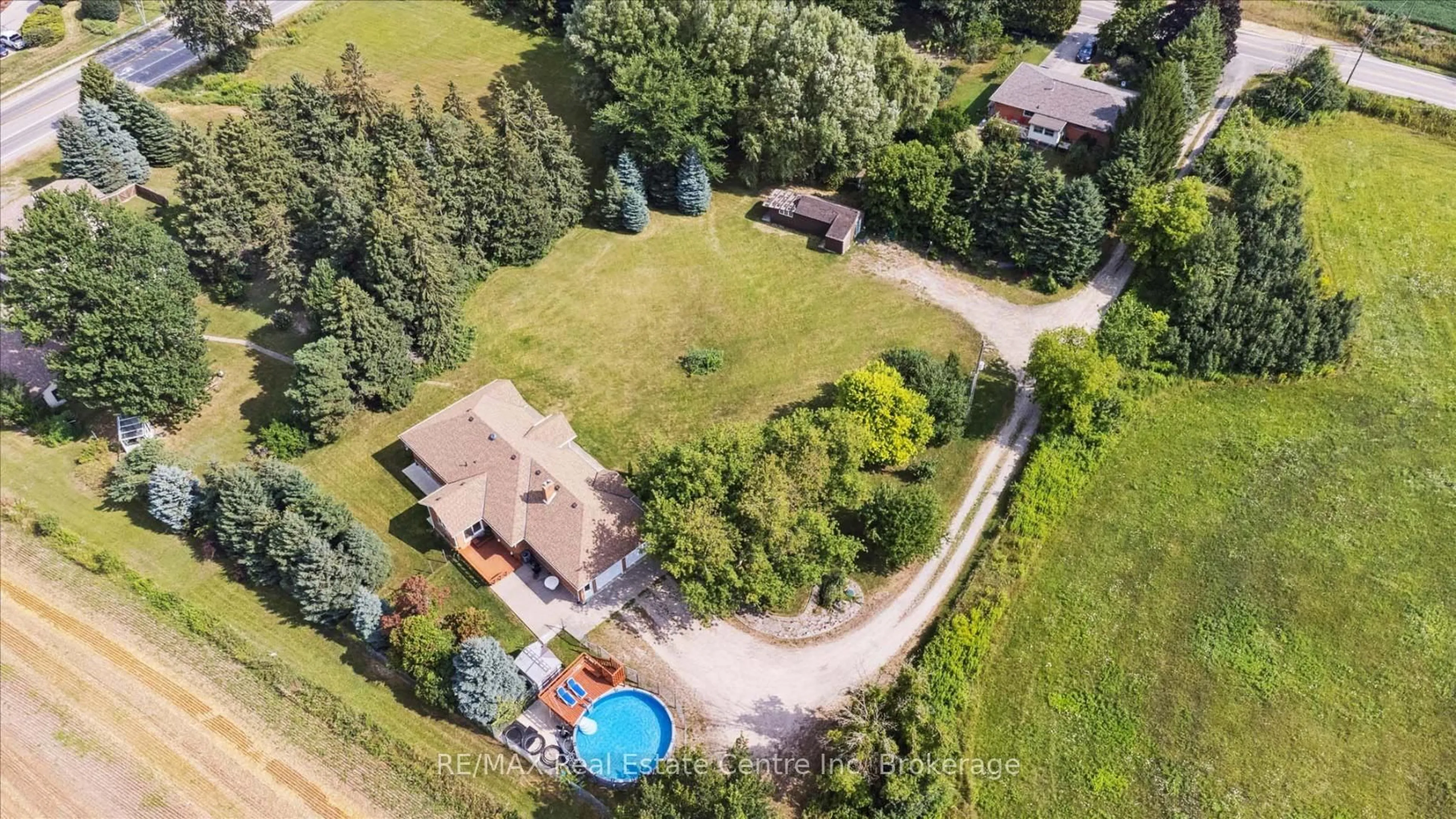 A pic from outside/outdoor area/front of a property/back of a property/a pic from drone, unknown for 5044 WHITELAW Rd, Guelph/Eramosa Ontario N1H 6J3