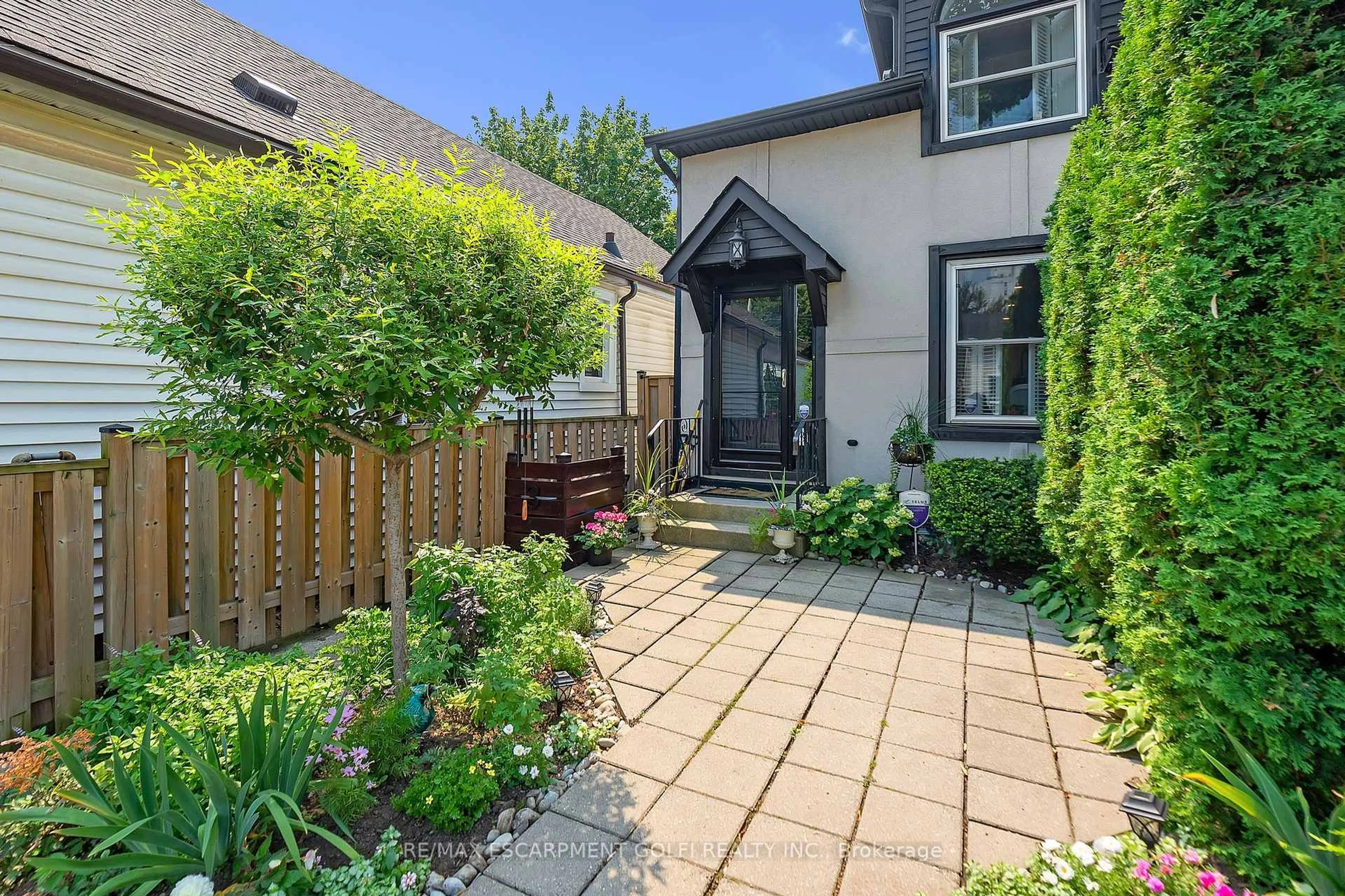 Patio, street for 23 MACAULAY St #3, Hamilton Ontario L8L 1E6