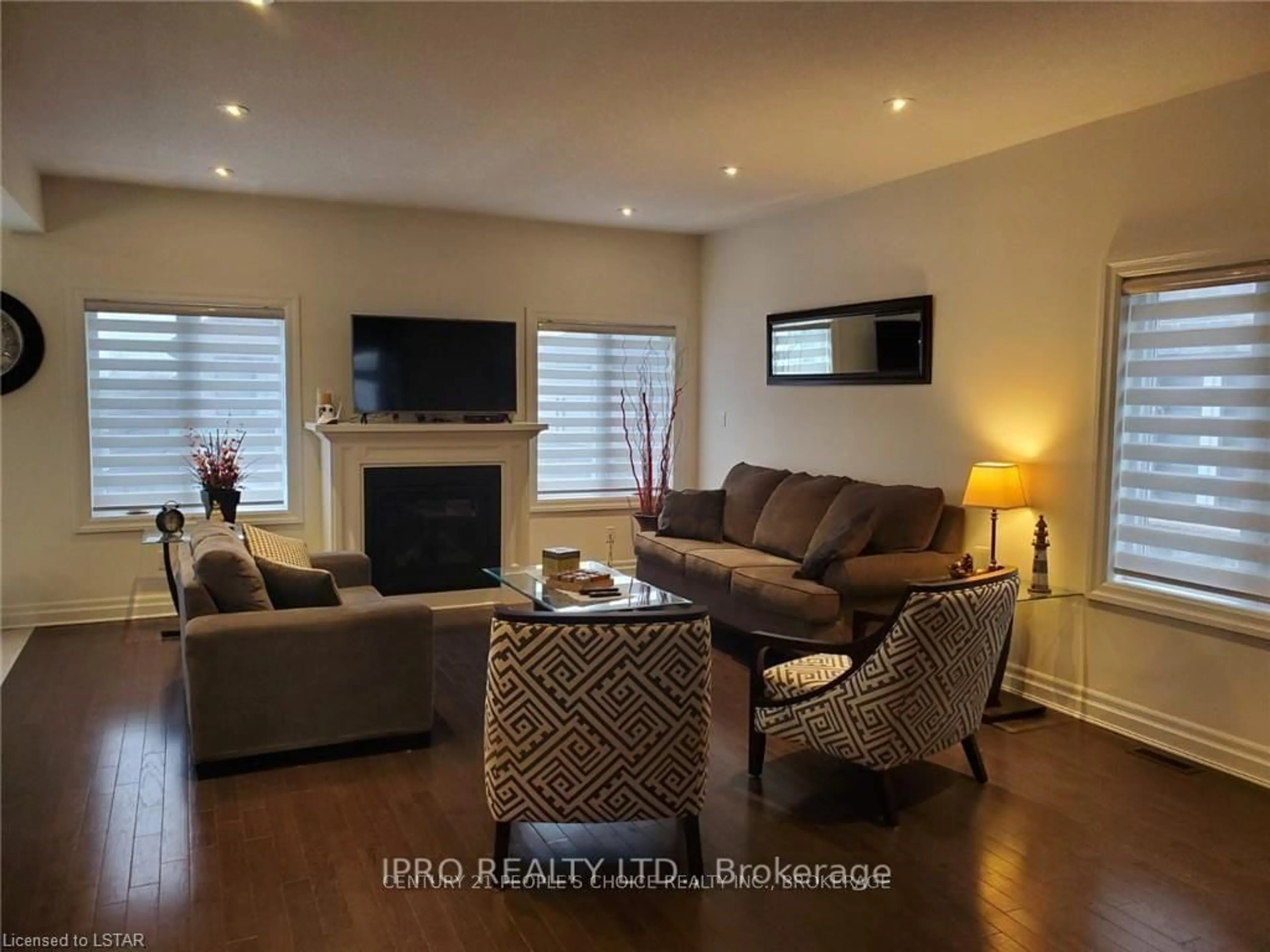 Living room with furniture, wood/laminate floor for 2579 Sheffield Blvd, London South Ontario N6M 0G4