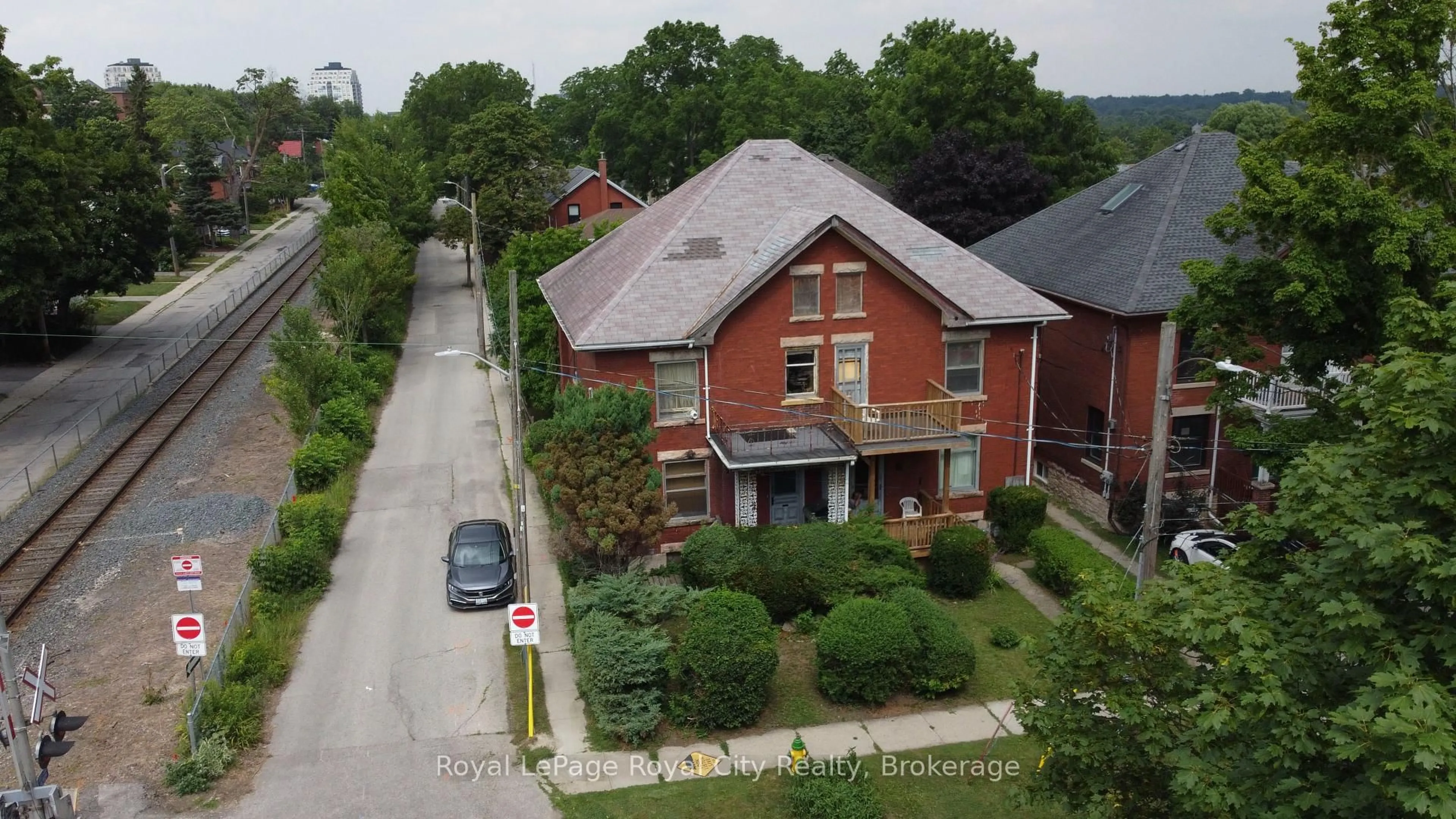 A pic from outside/outdoor area/front of a property/back of a property/a pic from drone, street for 2 - 4 Glasgow St, Guelph Ontario N1H 4T5