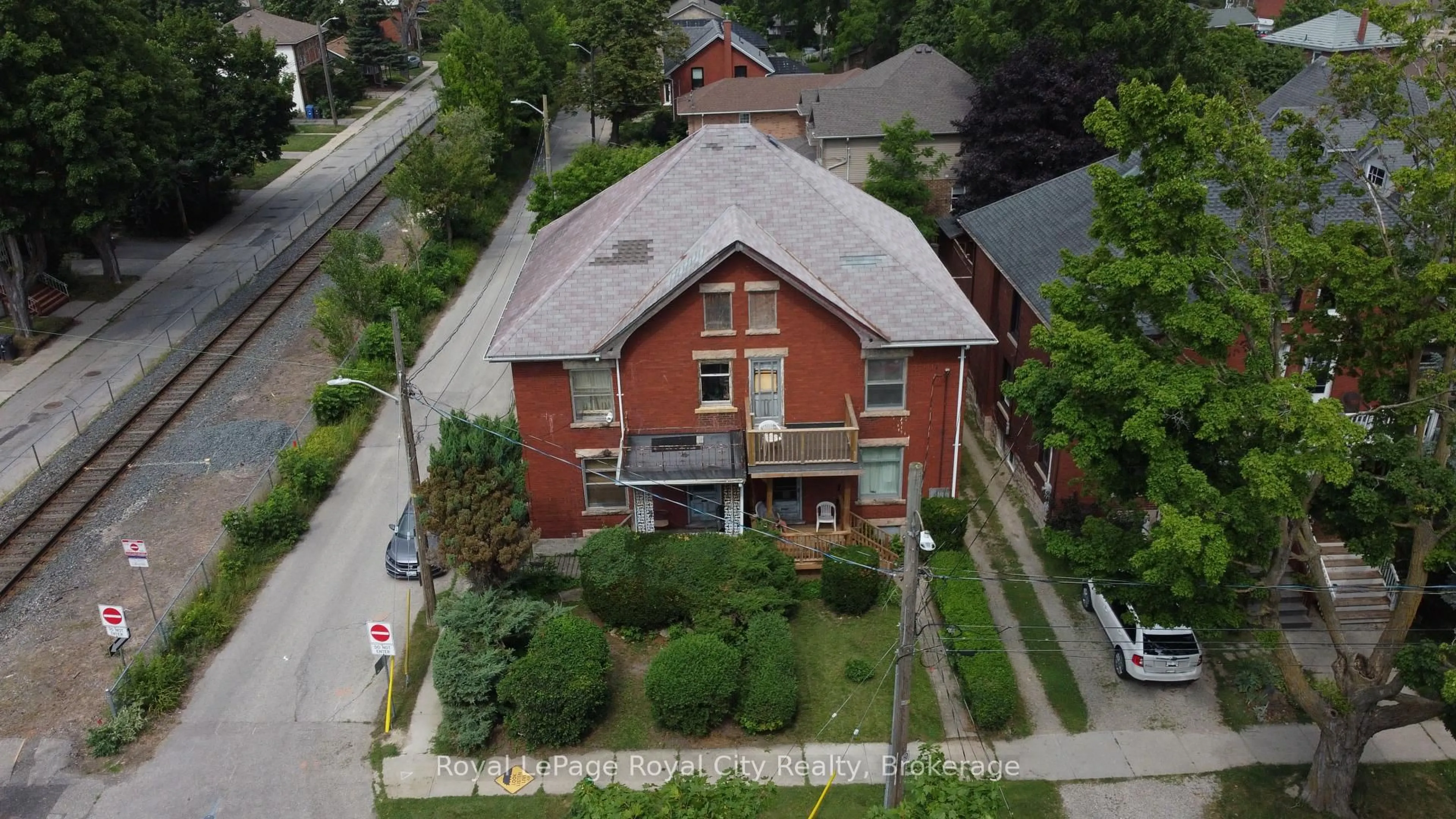 A pic from outside/outdoor area/front of a property/back of a property/a pic from drone, unknown for 2 - 4 Glasgow St, Guelph Ontario N1H 4T5