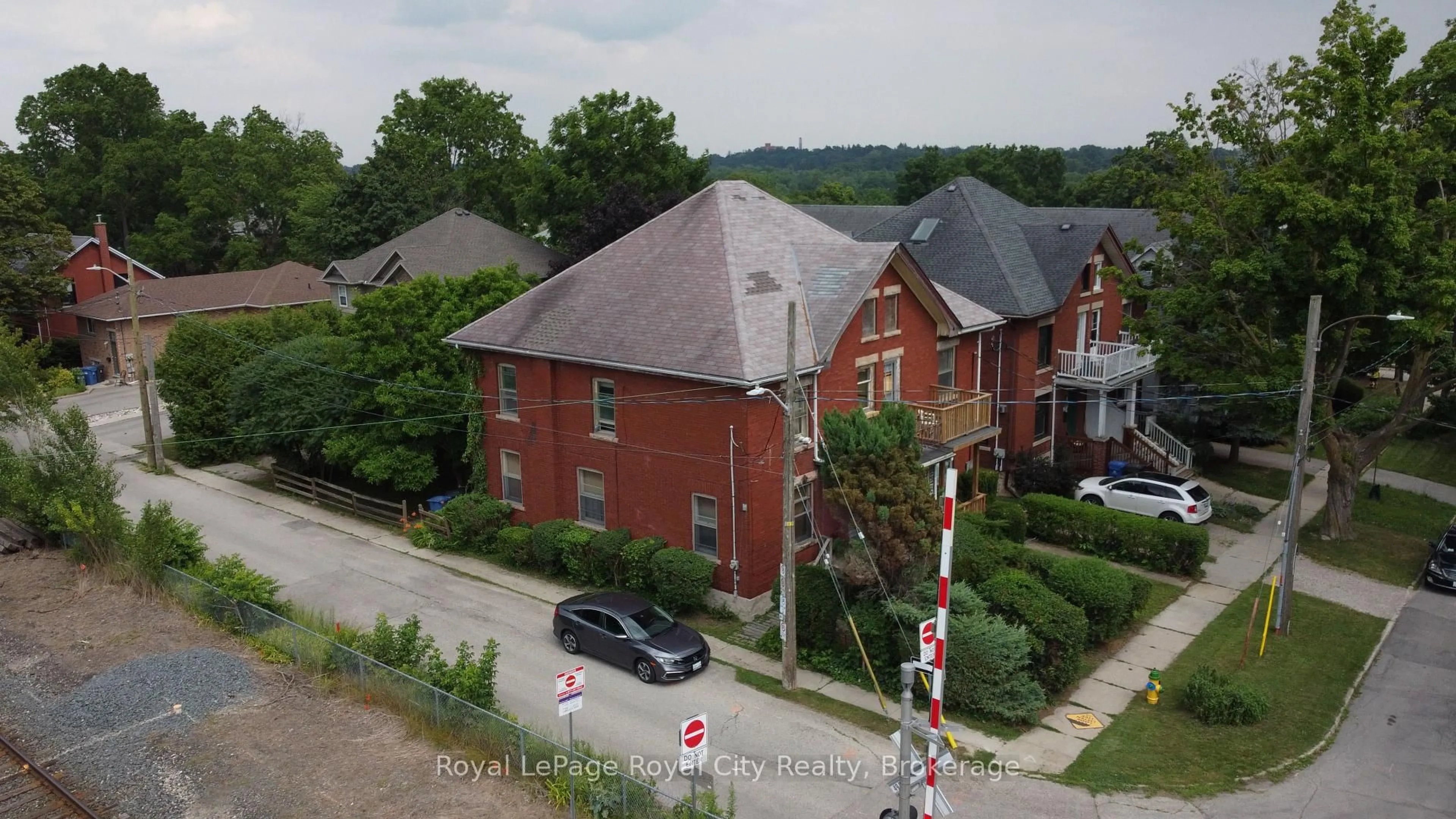 A pic from outside/outdoor area/front of a property/back of a property/a pic from drone, street for 2 - 4 Glasgow St, Guelph Ontario N1H 4T5