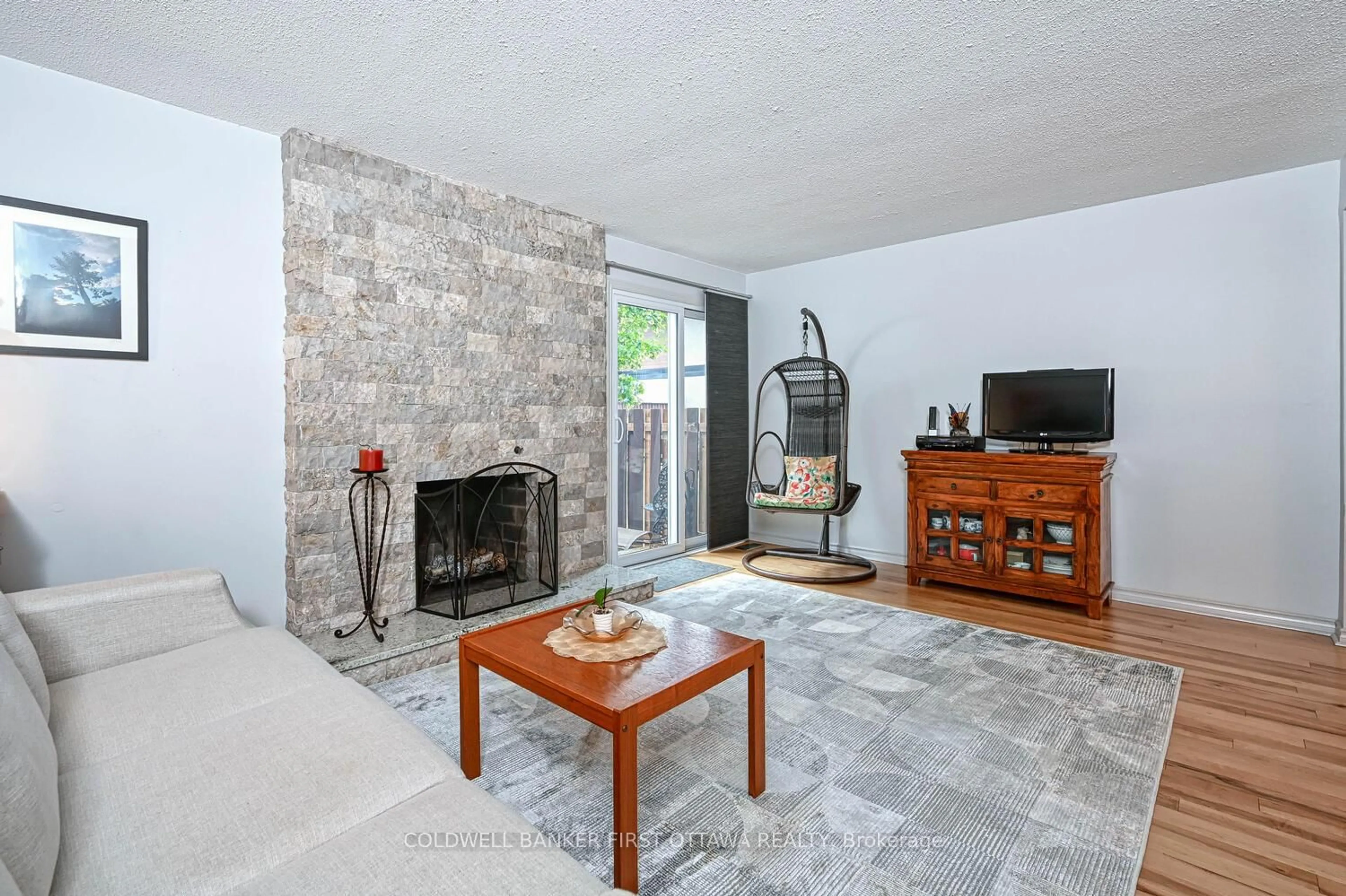 Living room with furniture, ceramic/tile floor for 154 McClintock Way, Ottawa Ontario K2L 2A4