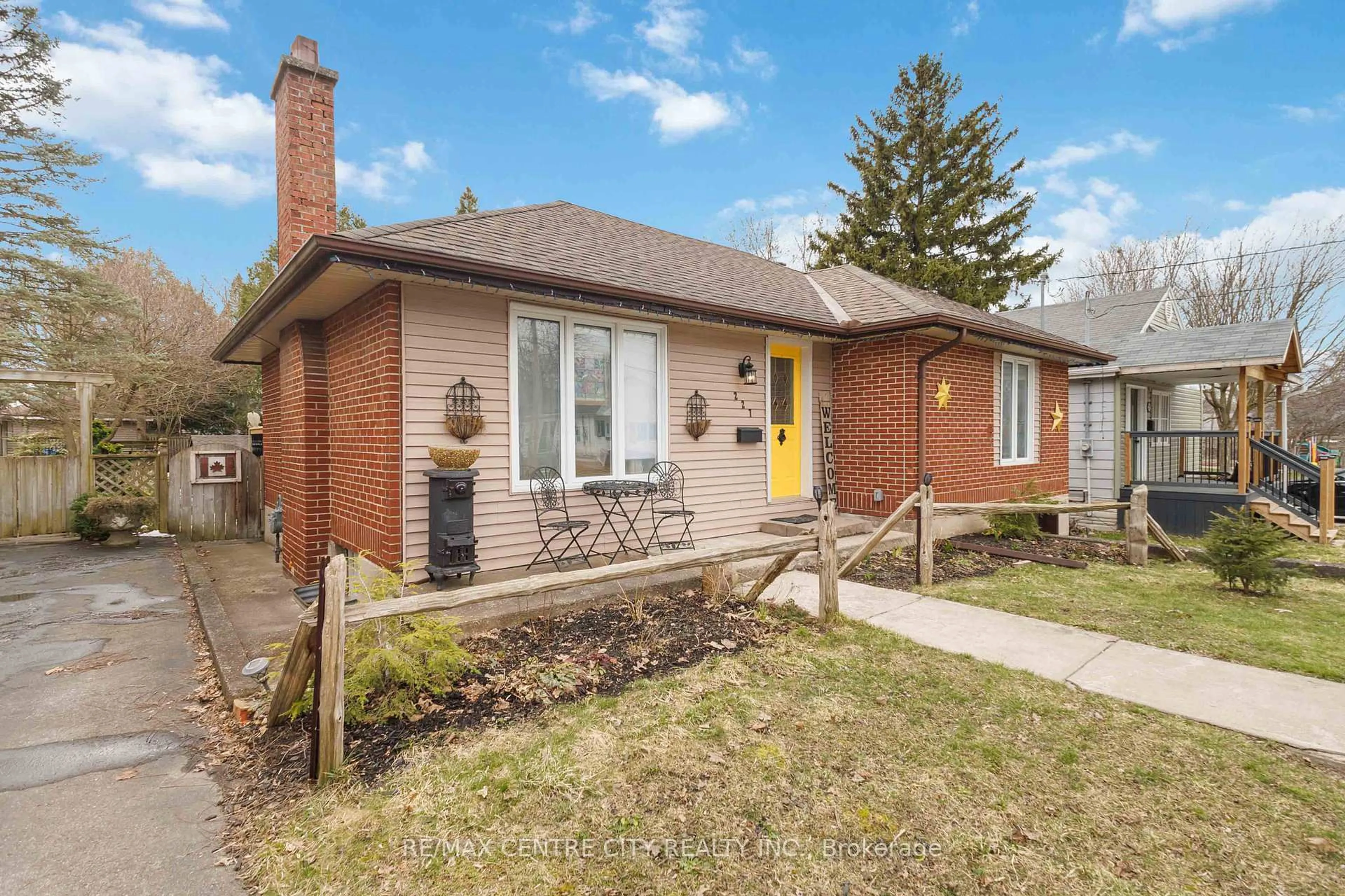 Home with brick exterior material, street for 227 Oakland Ave, London East Ontario N5W 4J2