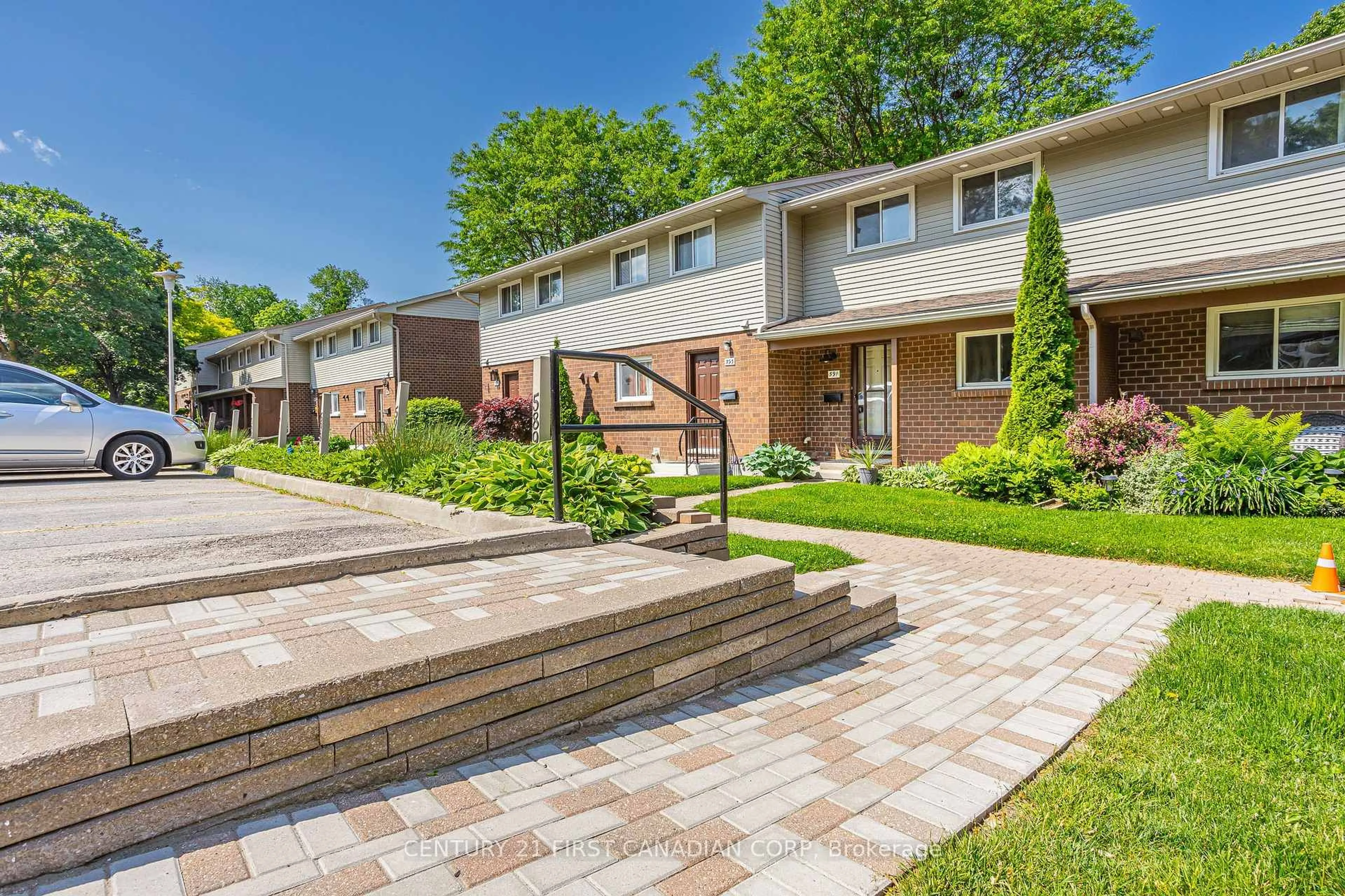 Patio, street for 591 Griffith St #13, London South Ontario N6K 2S5