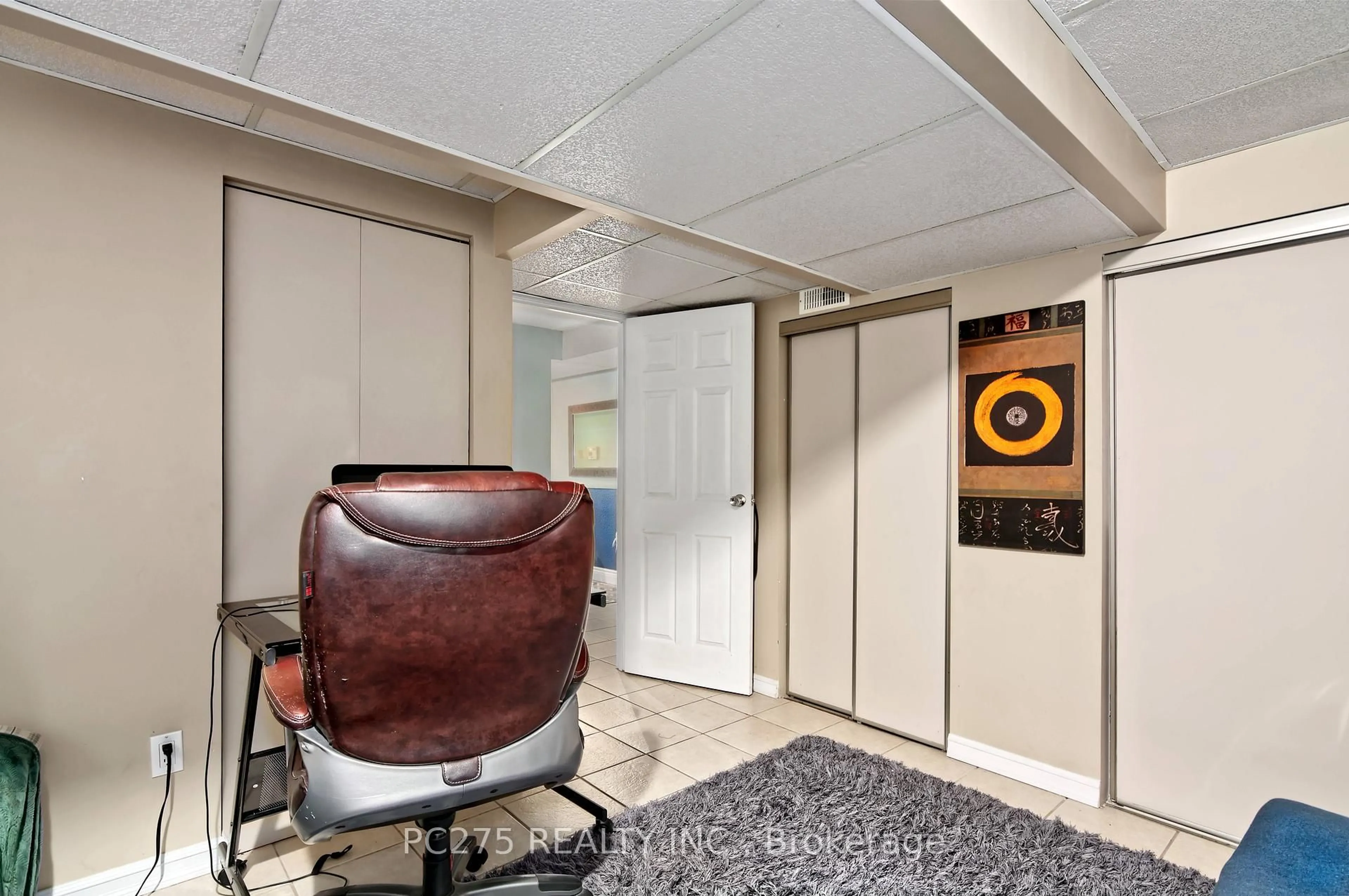 Indoor foyer for 301 Carlow Rd #24, Central Elgin Ontario N5L 1B7