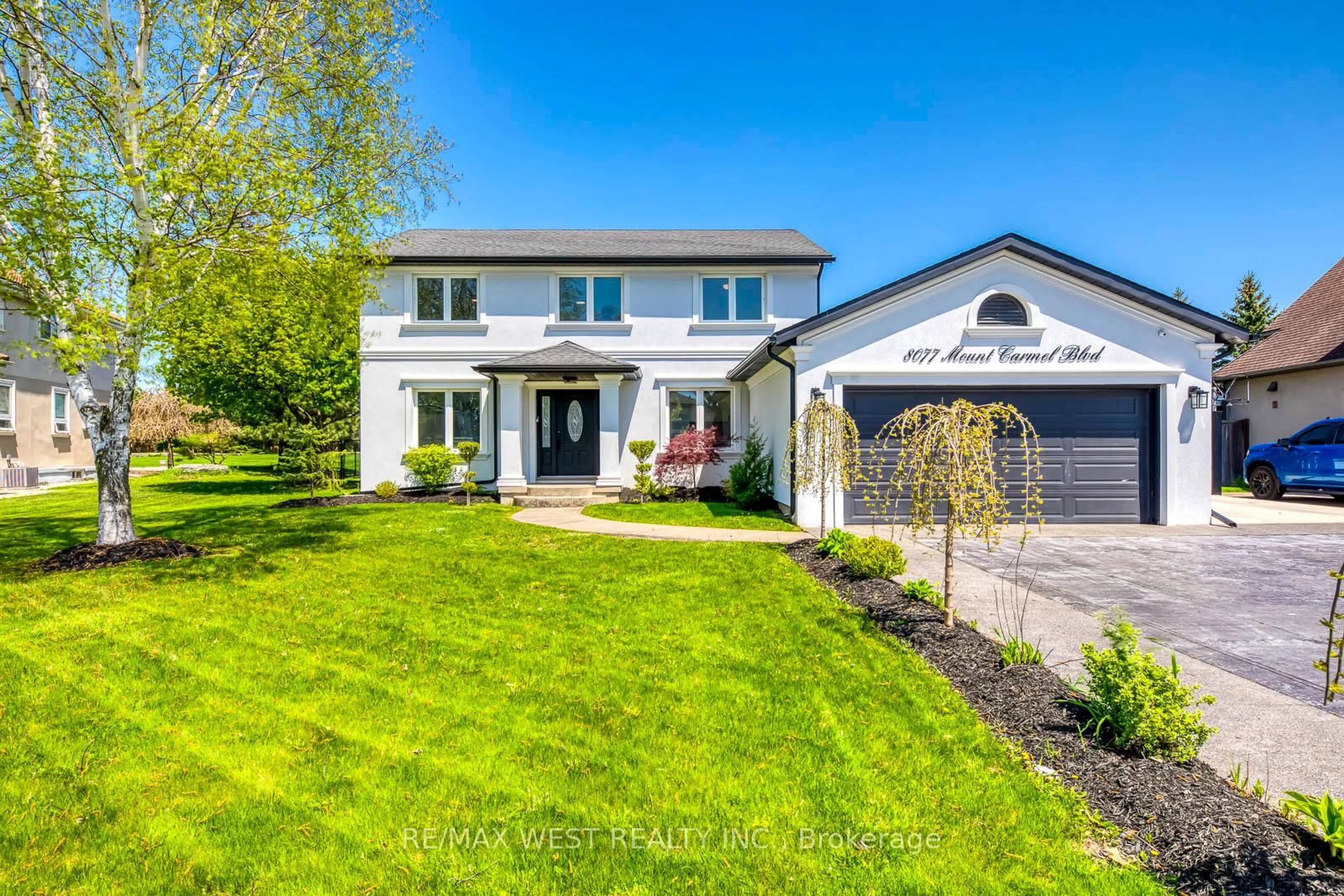 Home with vinyl exterior material, street for 8077 Mount Carmel Blvd, Niagara Falls Ontario L2H 2Y8