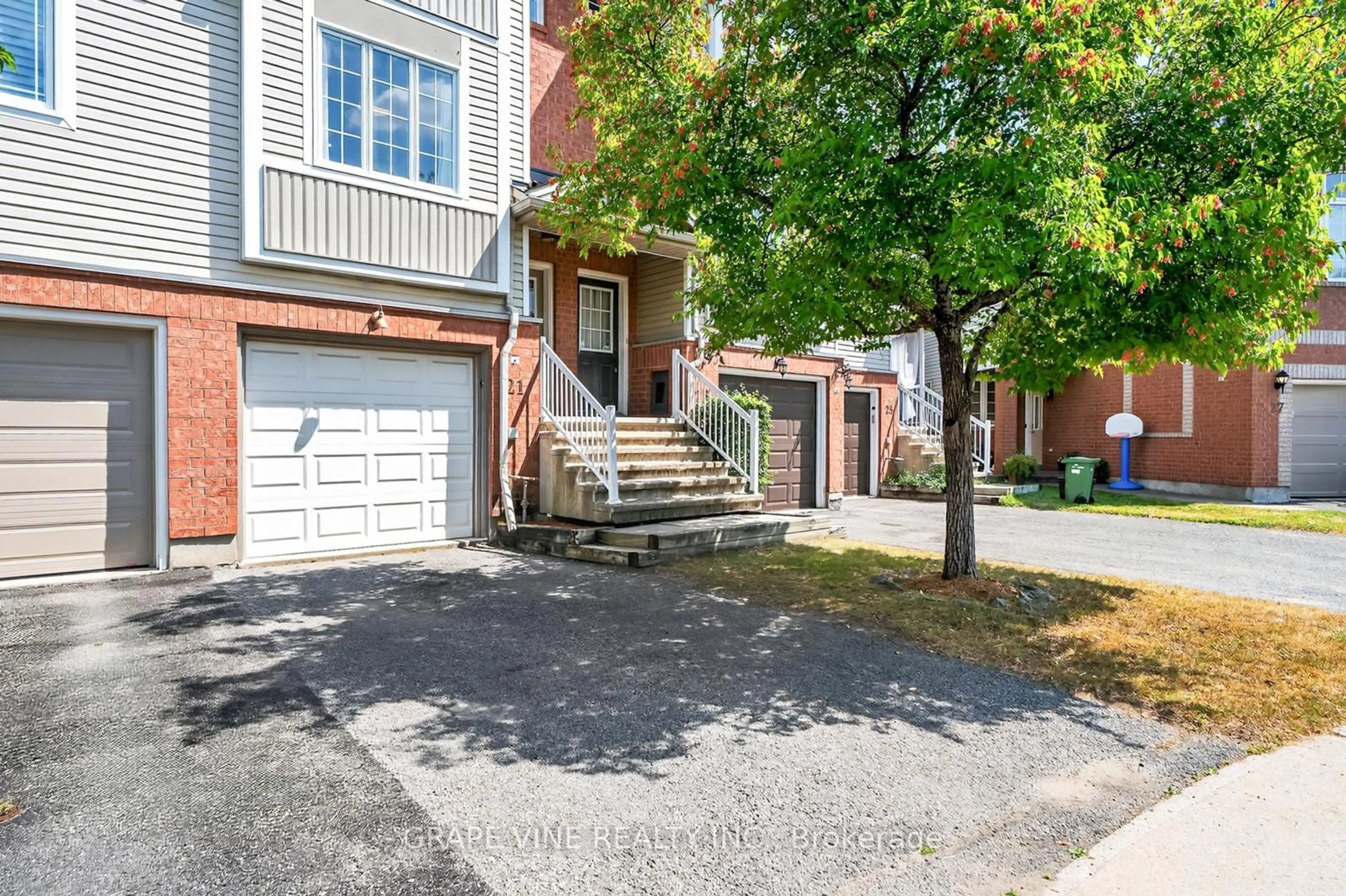Unknown for 21 Scout St, Ottawa Ontario K2C 4B9