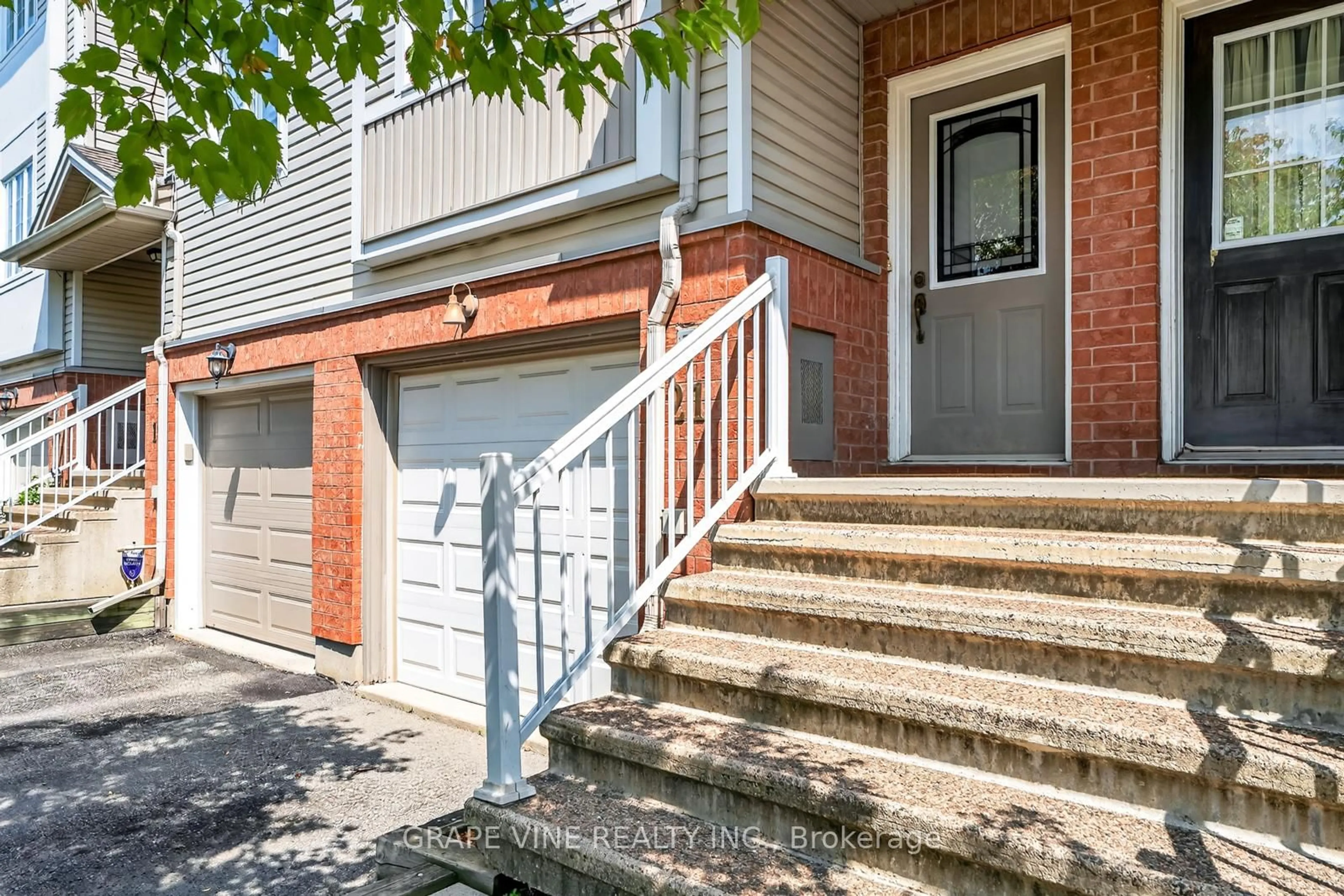 Unknown for 21 Scout St, Ottawa Ontario K2C 4B9