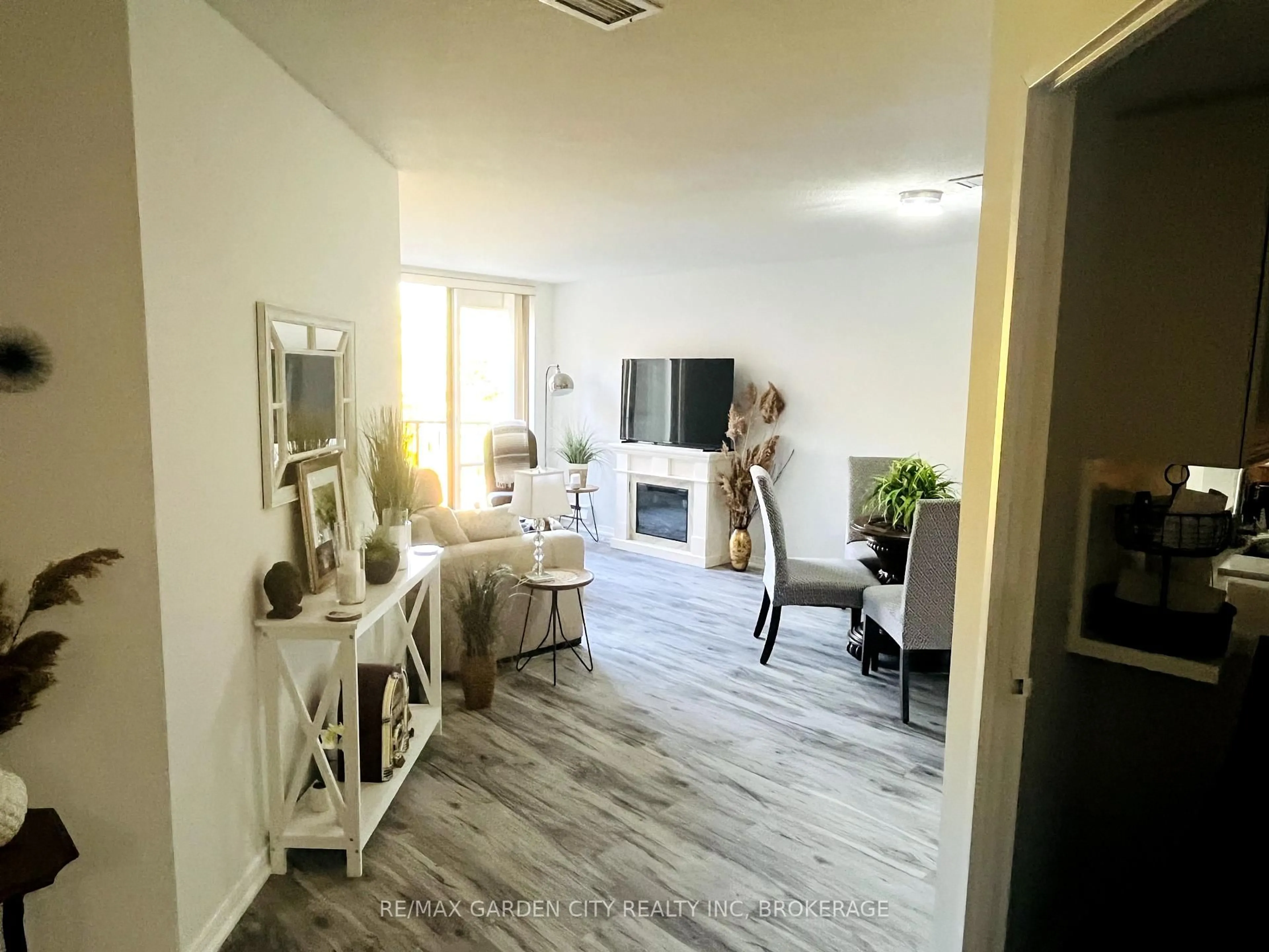 A pic of a room for 8111 Forest Glen Dr #504, Niagara Falls Ontario L2H 2Y7