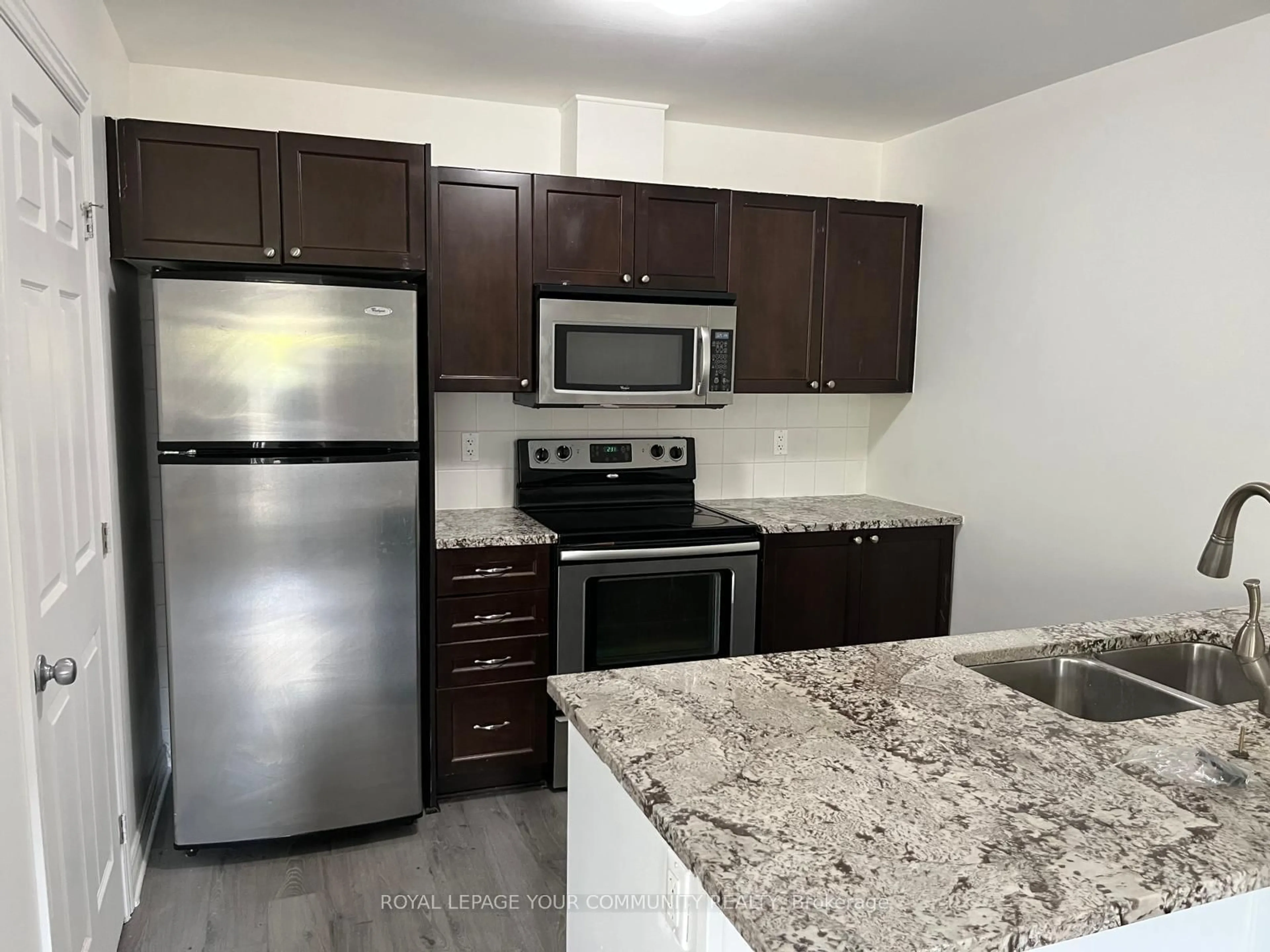 Standard kitchen, unknown for 255A Meadowlilly Rd, Ottawa Ontario K1T 0K5