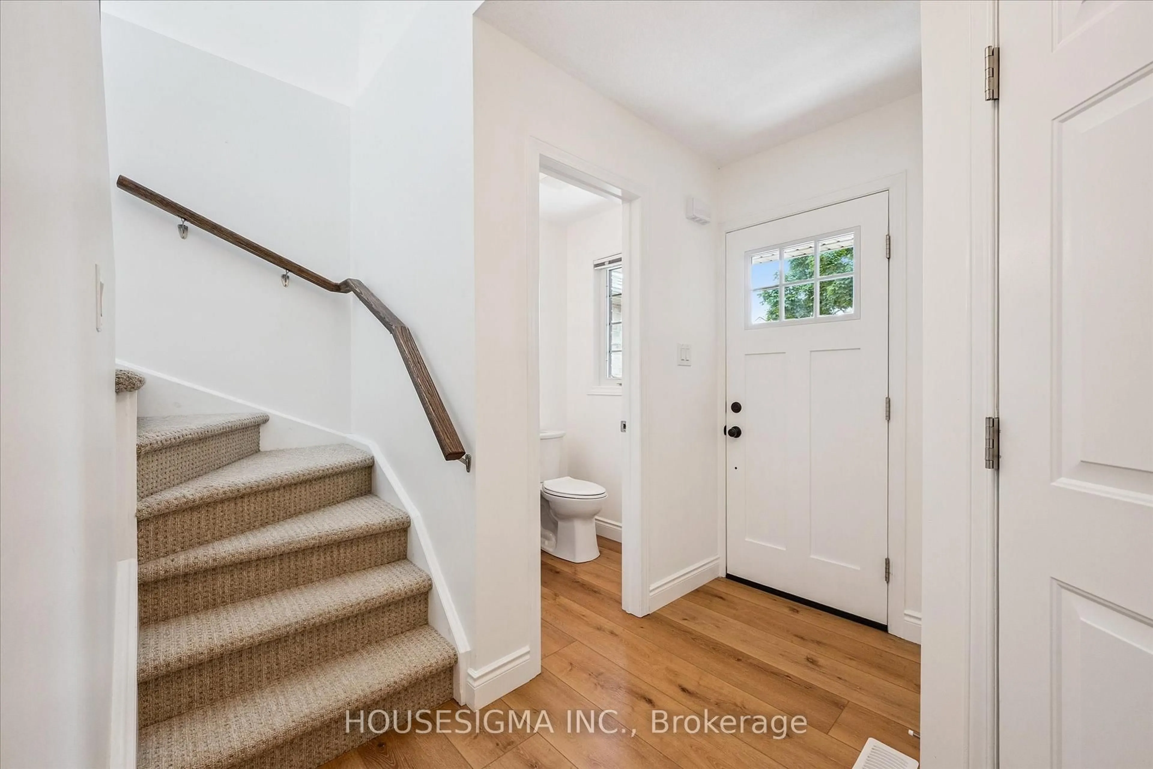 Indoor entryway for 47 Marsh Cres, Guelph Ontario N1L 1L4