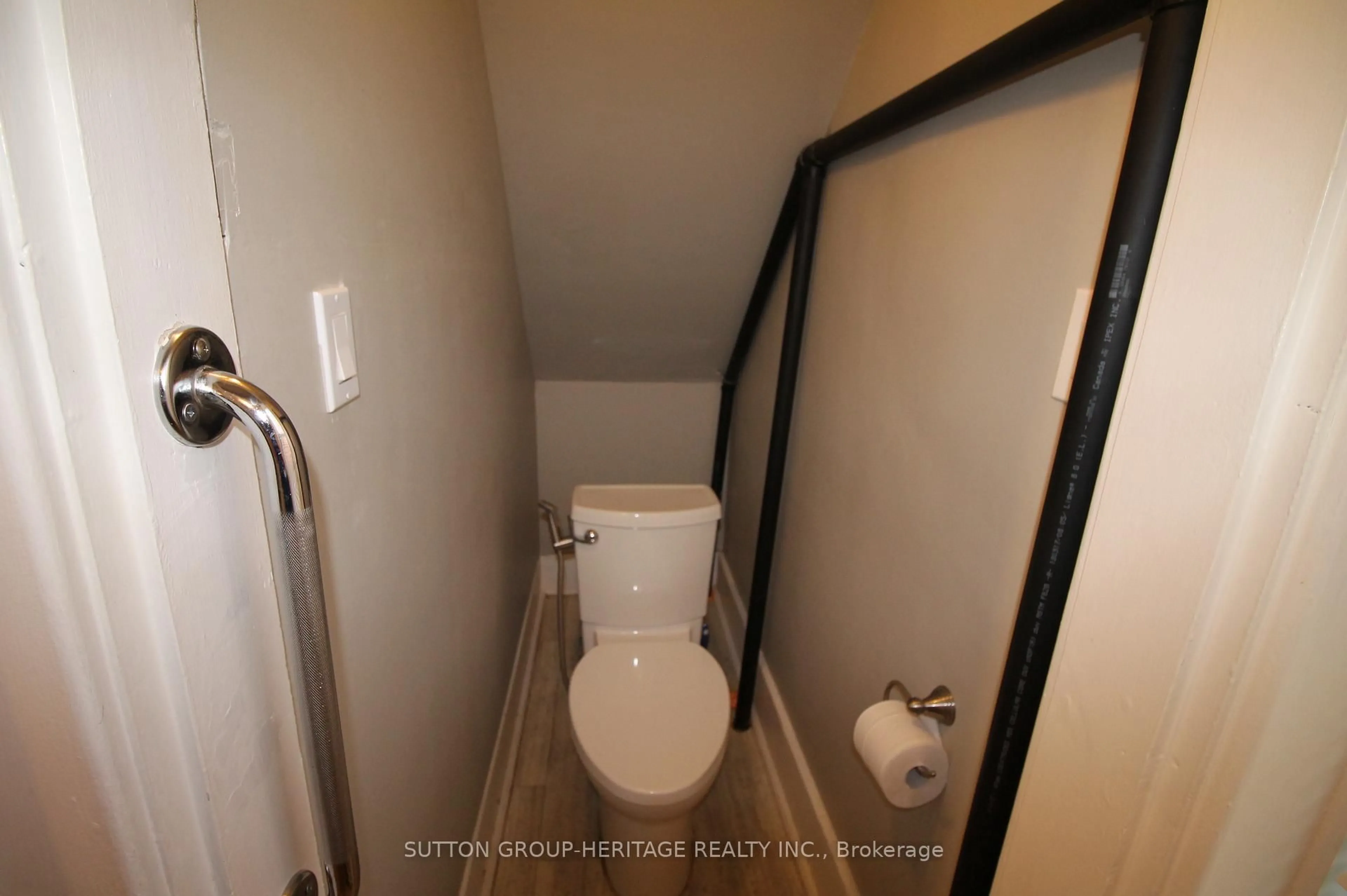 Standard bathroom, unknown for 260 Stewart St, Peterborough Central Ontario K9J 3M9