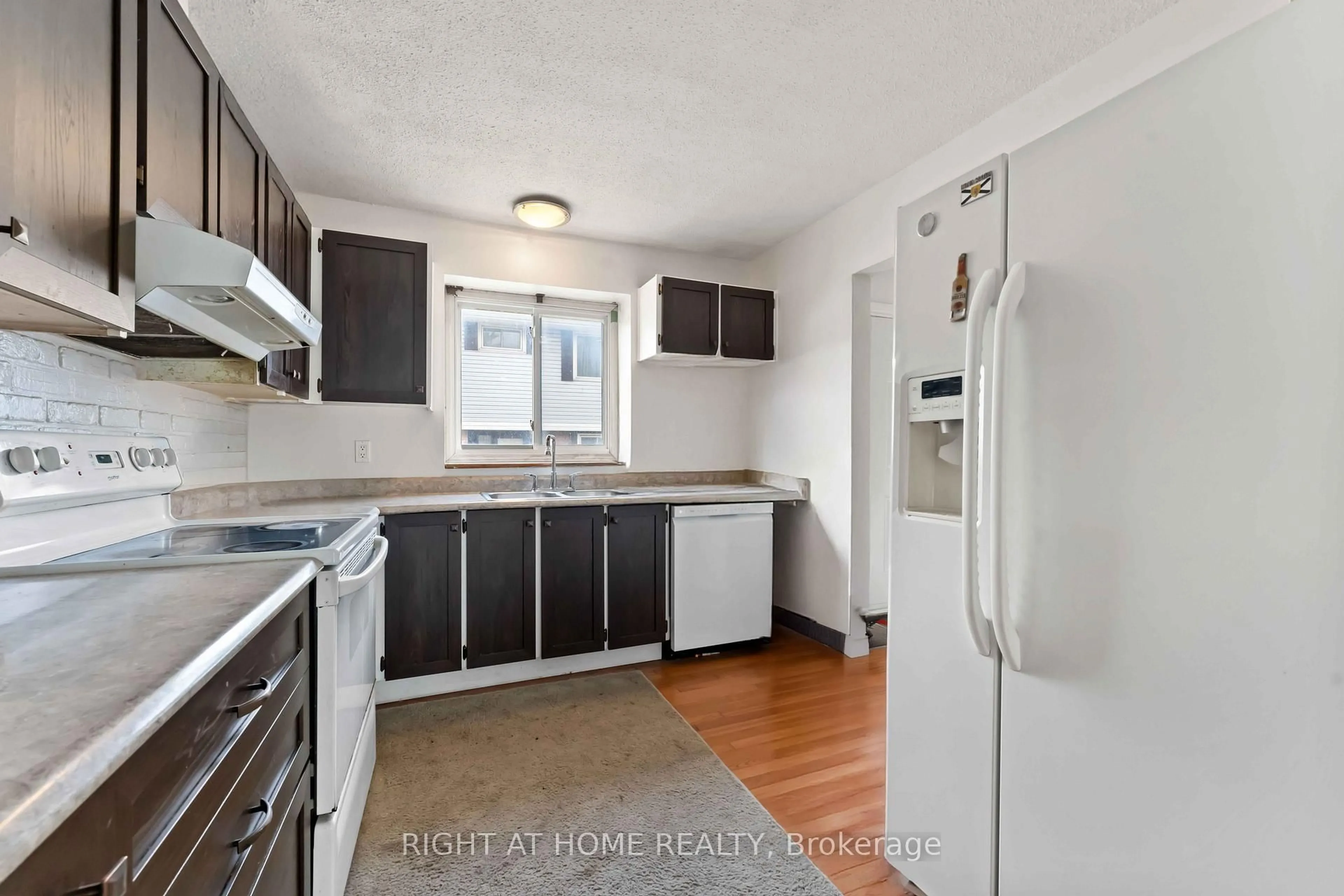 Standard kitchen, unknown for 5 Hadley Circ #21, Ottawa Ontario K2H 6P1