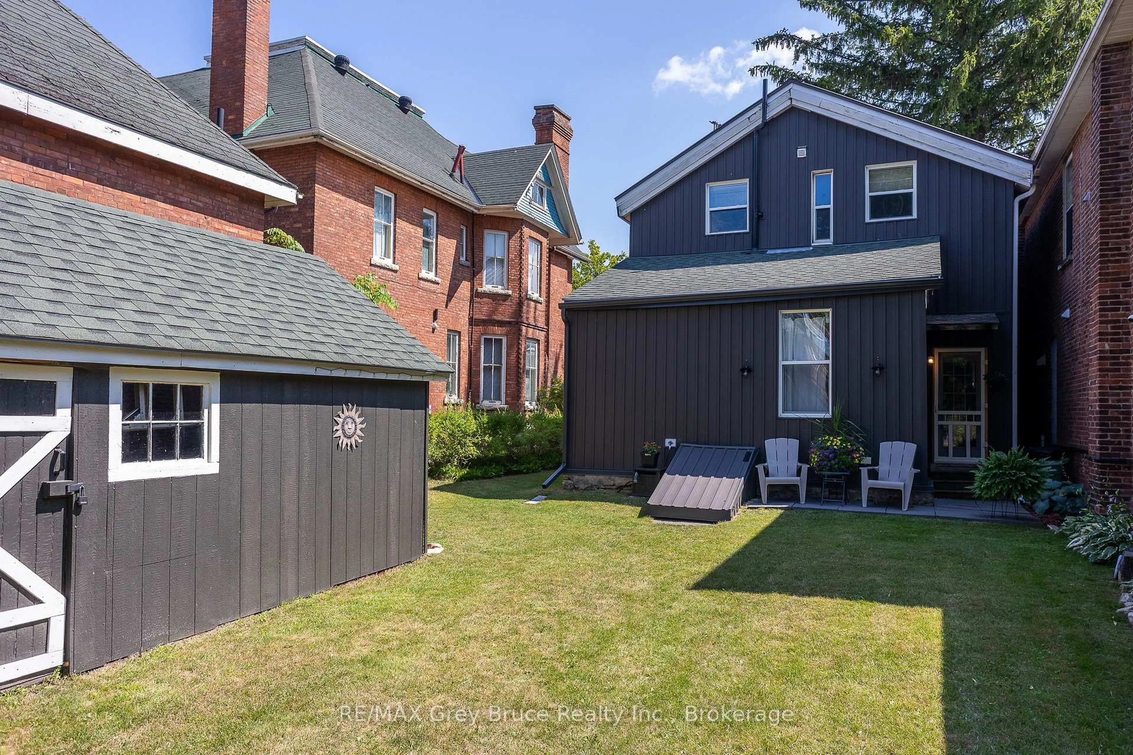 Unknown for 996 1st Ave, Owen Sound Ontario N4K 4K5