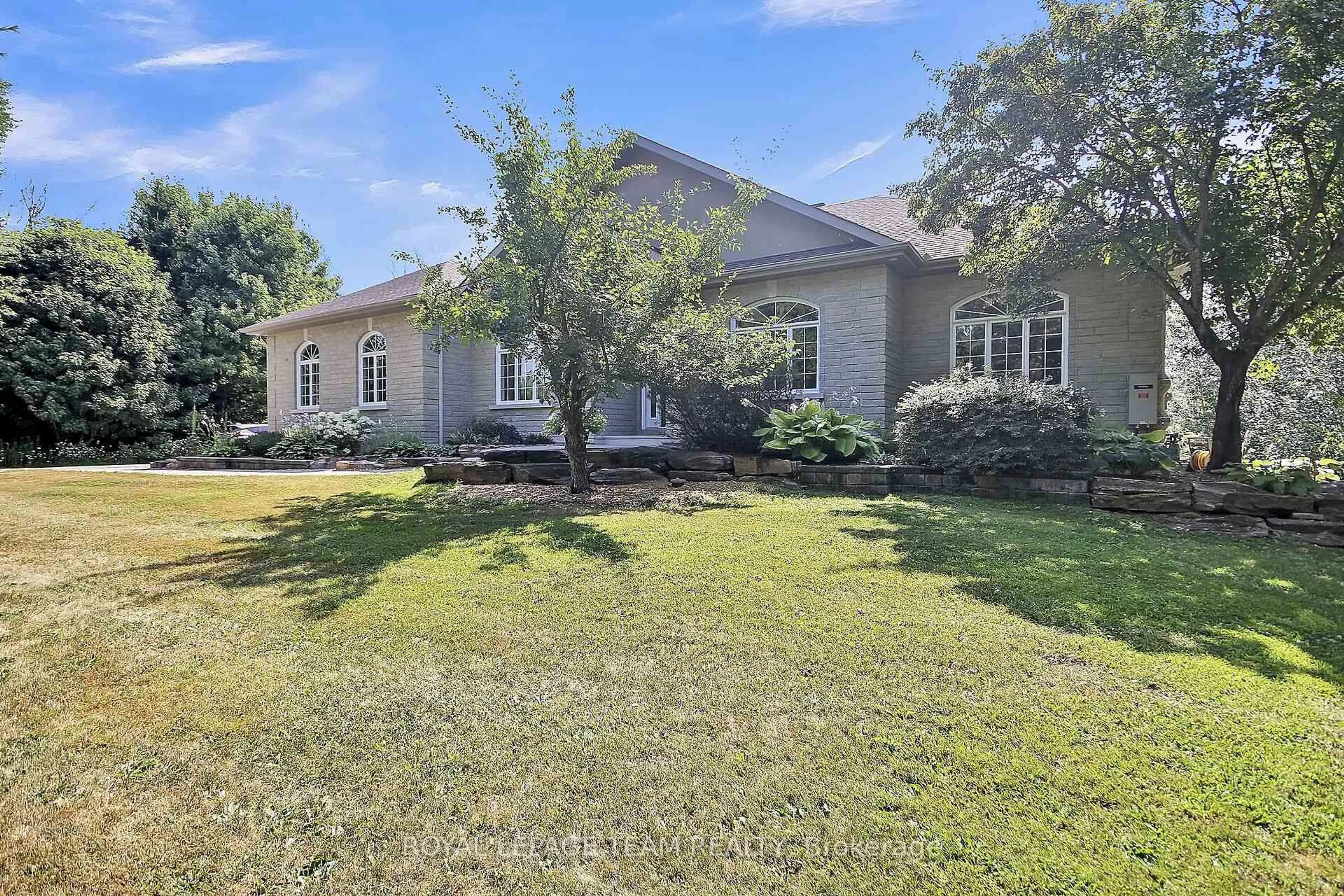 A pic from outside/outdoor area/front of a property/back of a property/a pic from drone, unknown for 6196 Elkwood Dr, Ottawa Ontario K4P 1M9