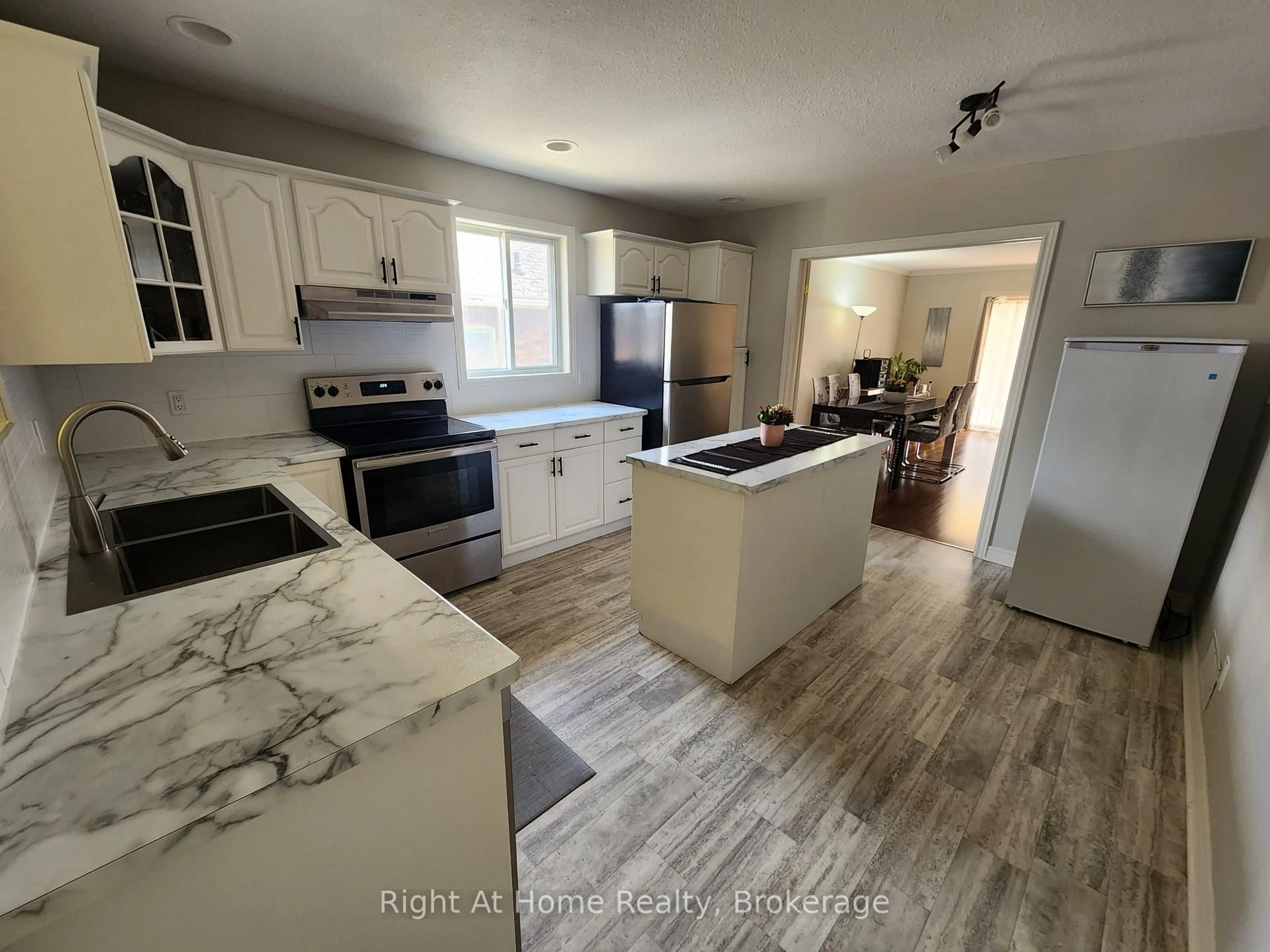 Open concept kitchen, ceramic/tile floor for 5524 Fraser St, Niagara Falls Ontario L2E 3C9