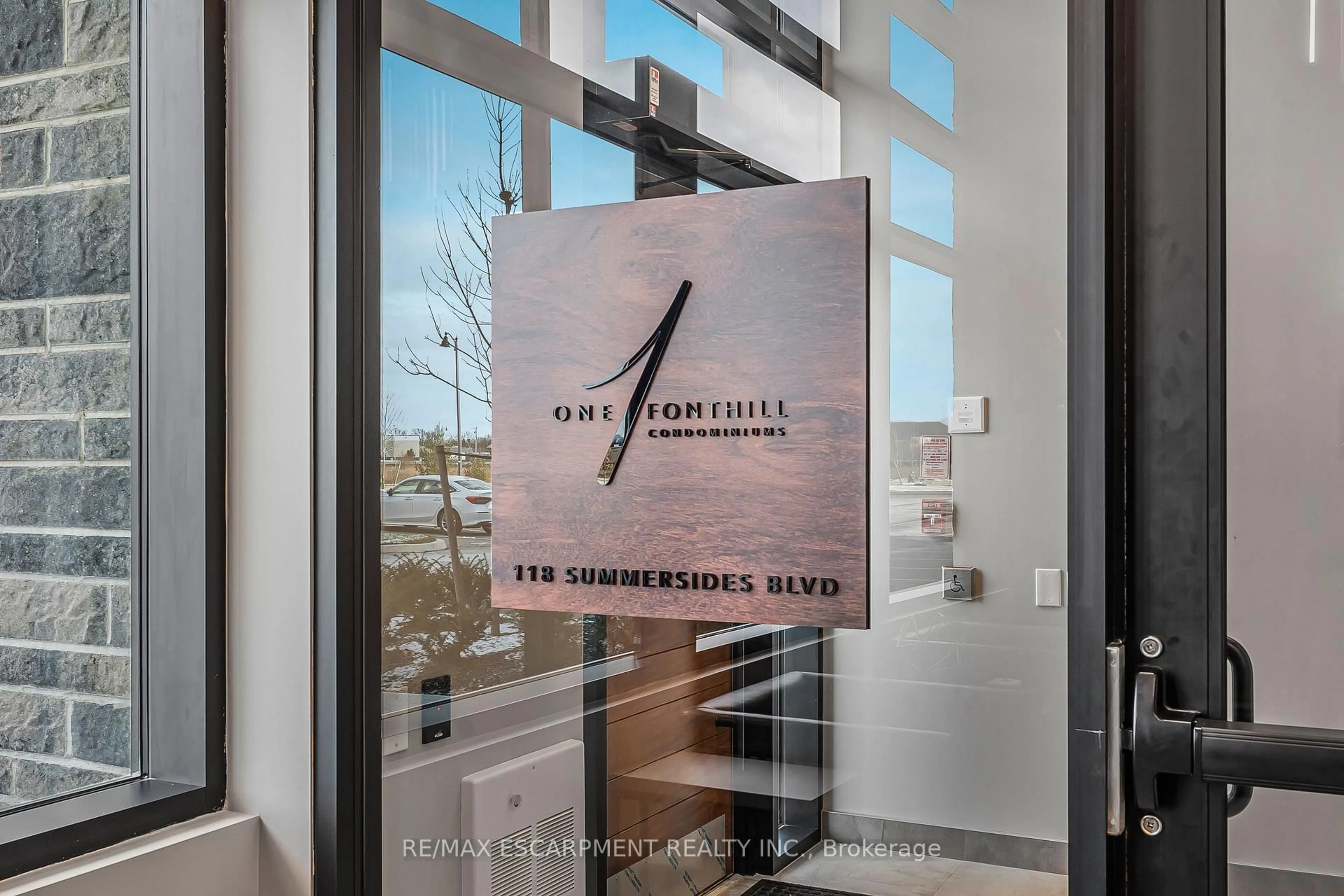 Indoor foyer for 118 SUMMERSIDES Blvd #307, Pelham Ontario L0E 1E1