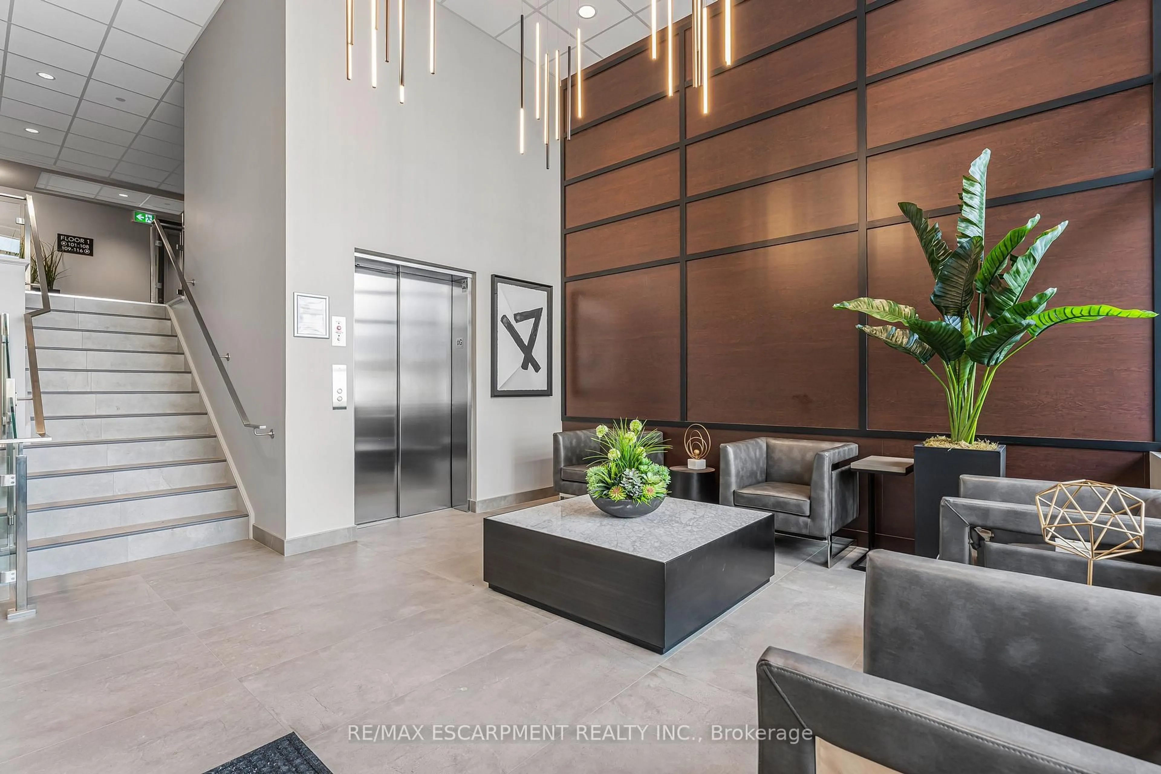 Lobby for 118 SUMMERSIDES Blvd #307, Pelham Ontario L0E 1E1