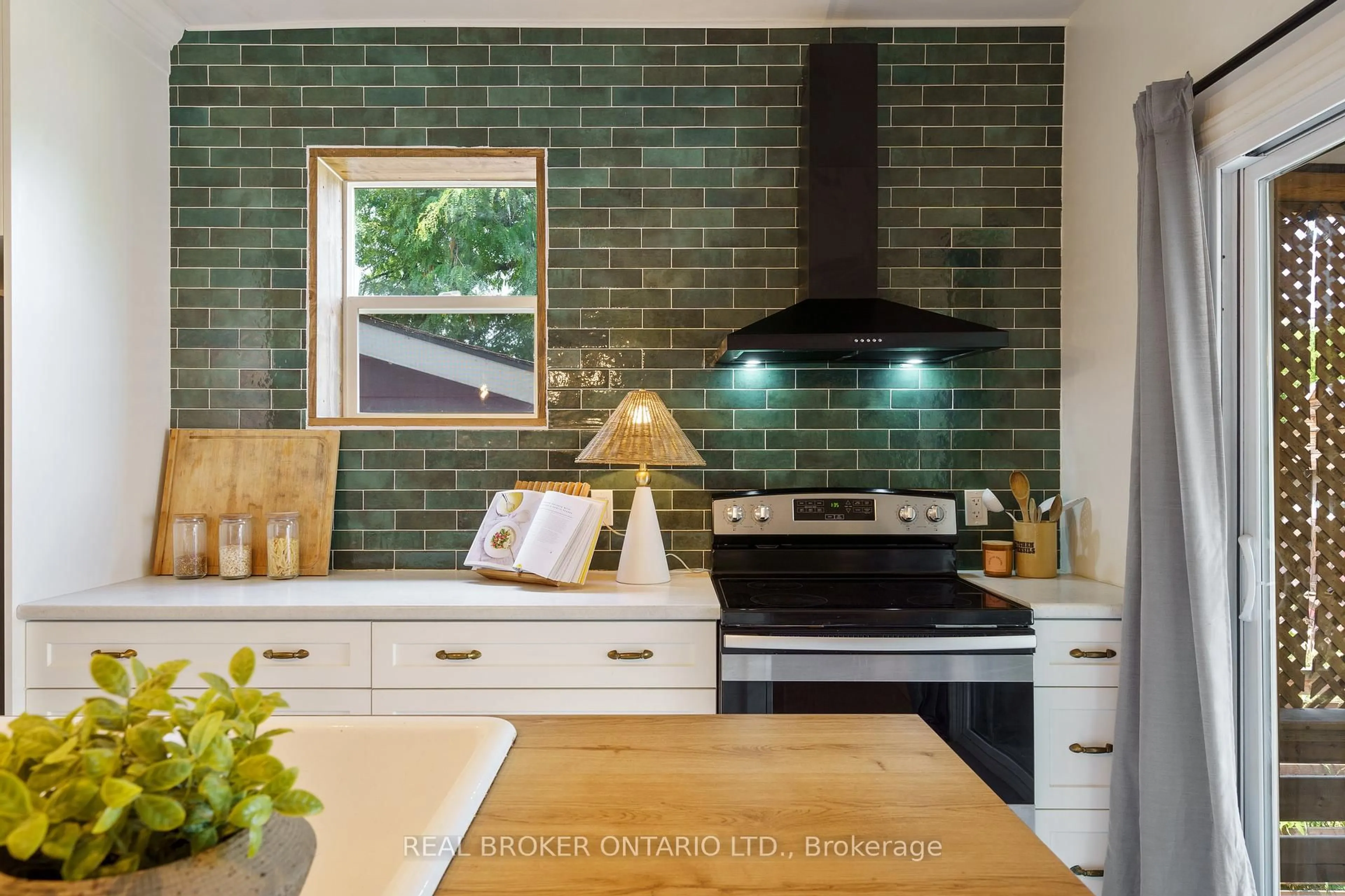 Contemporary kitchen, ceramic/tile floor for 41 Princess St, Hamilton Ontario L8L 3K7